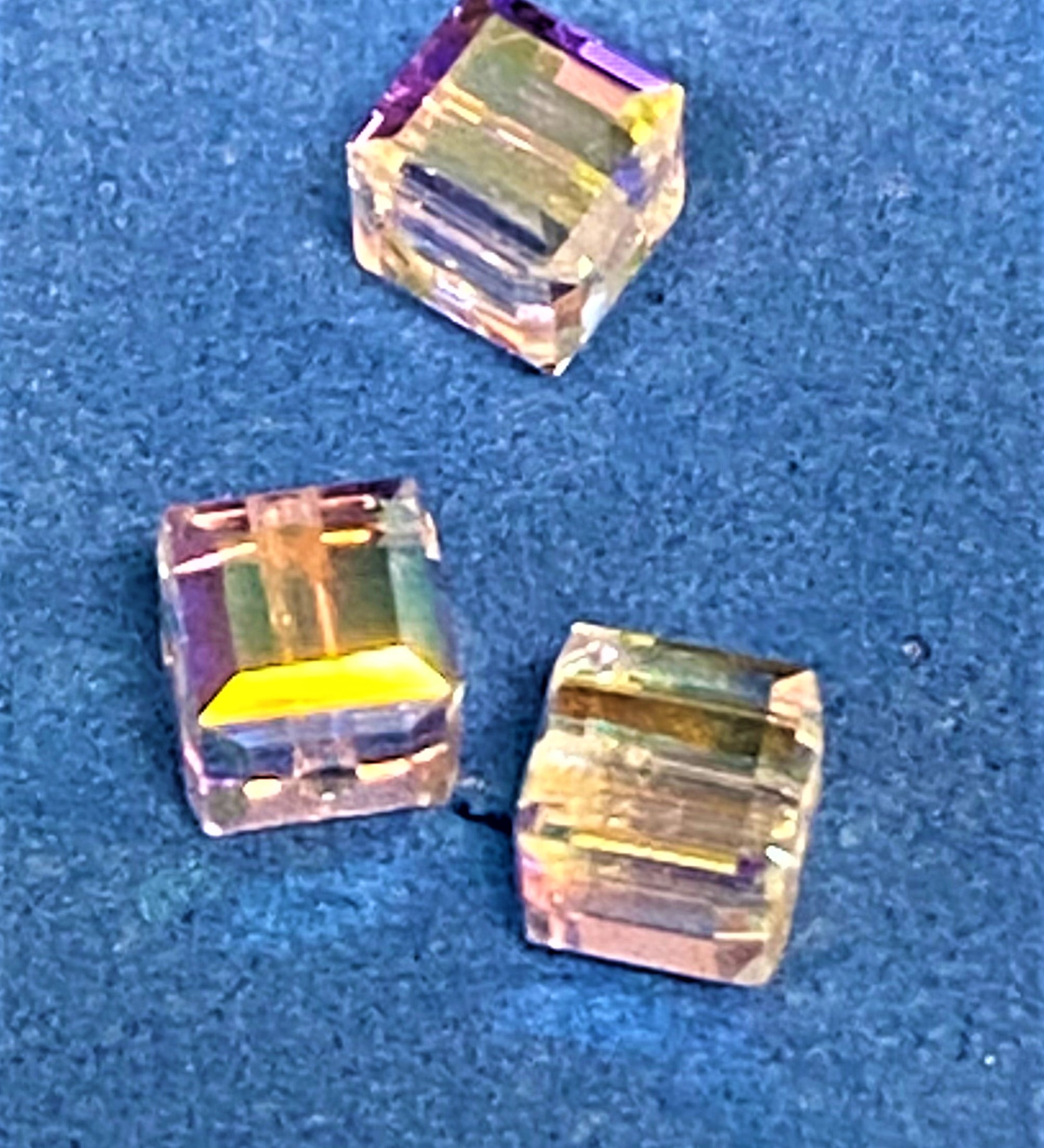 Cube 4 - Crystal AB  4mm ( 5 pces)