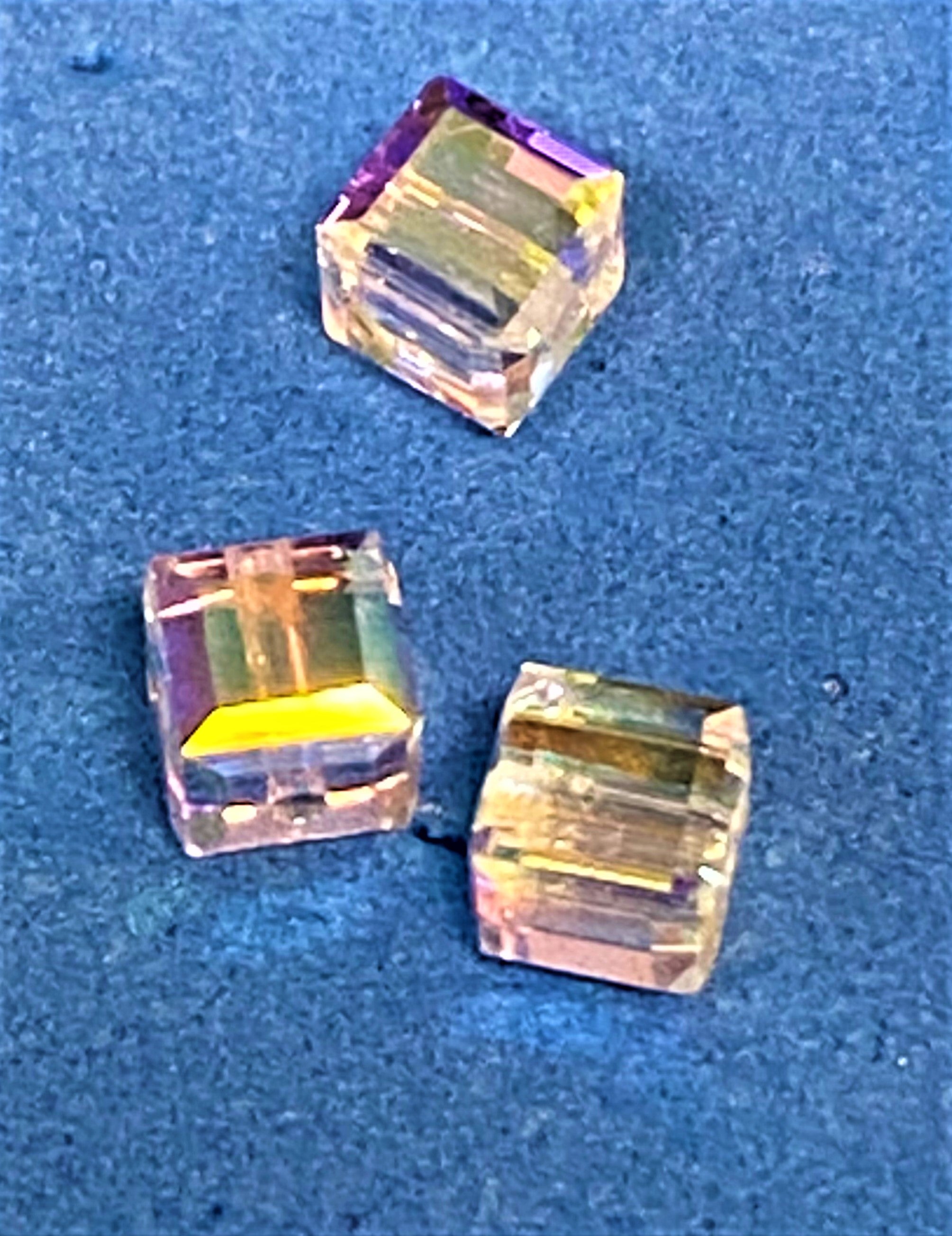 Cube 4 - Crystal AB  4mm ( 5 pces)