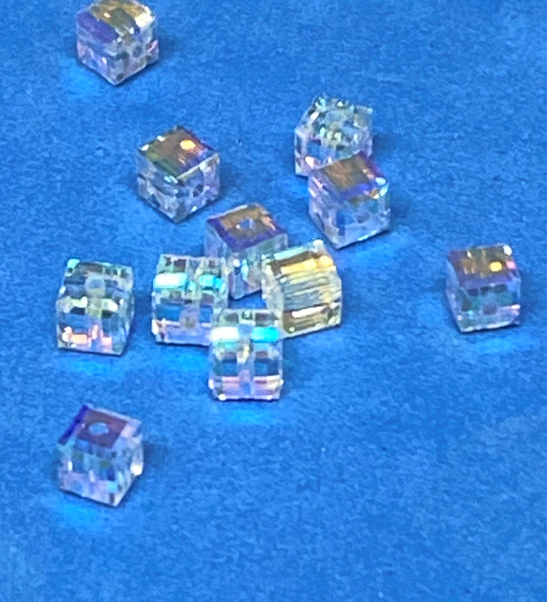 Cube 4 - Crystal AB  4mm ( 5 pces)