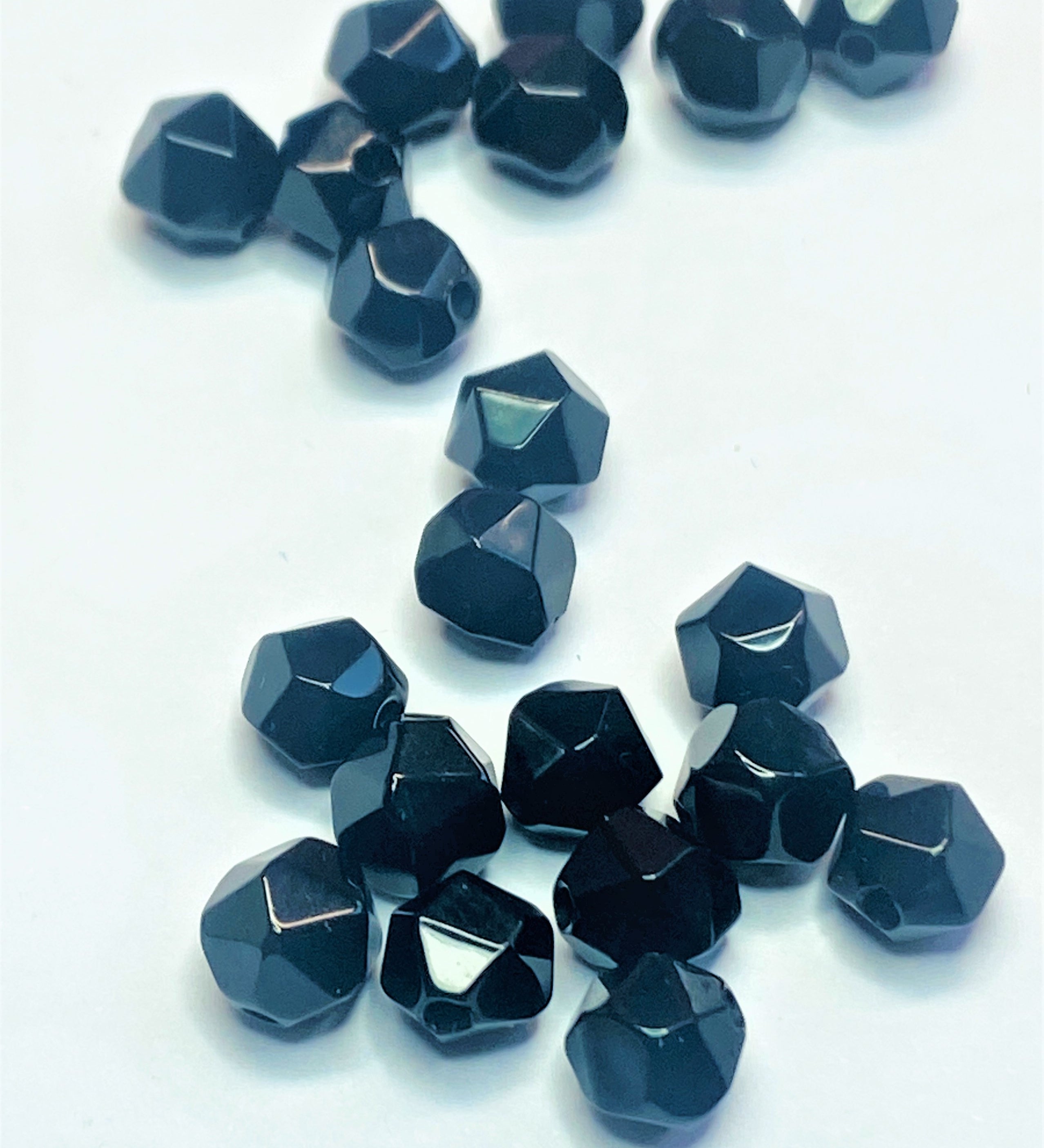 Perles d'onyx noir naturel, taillées et à facettes - (10 pces)