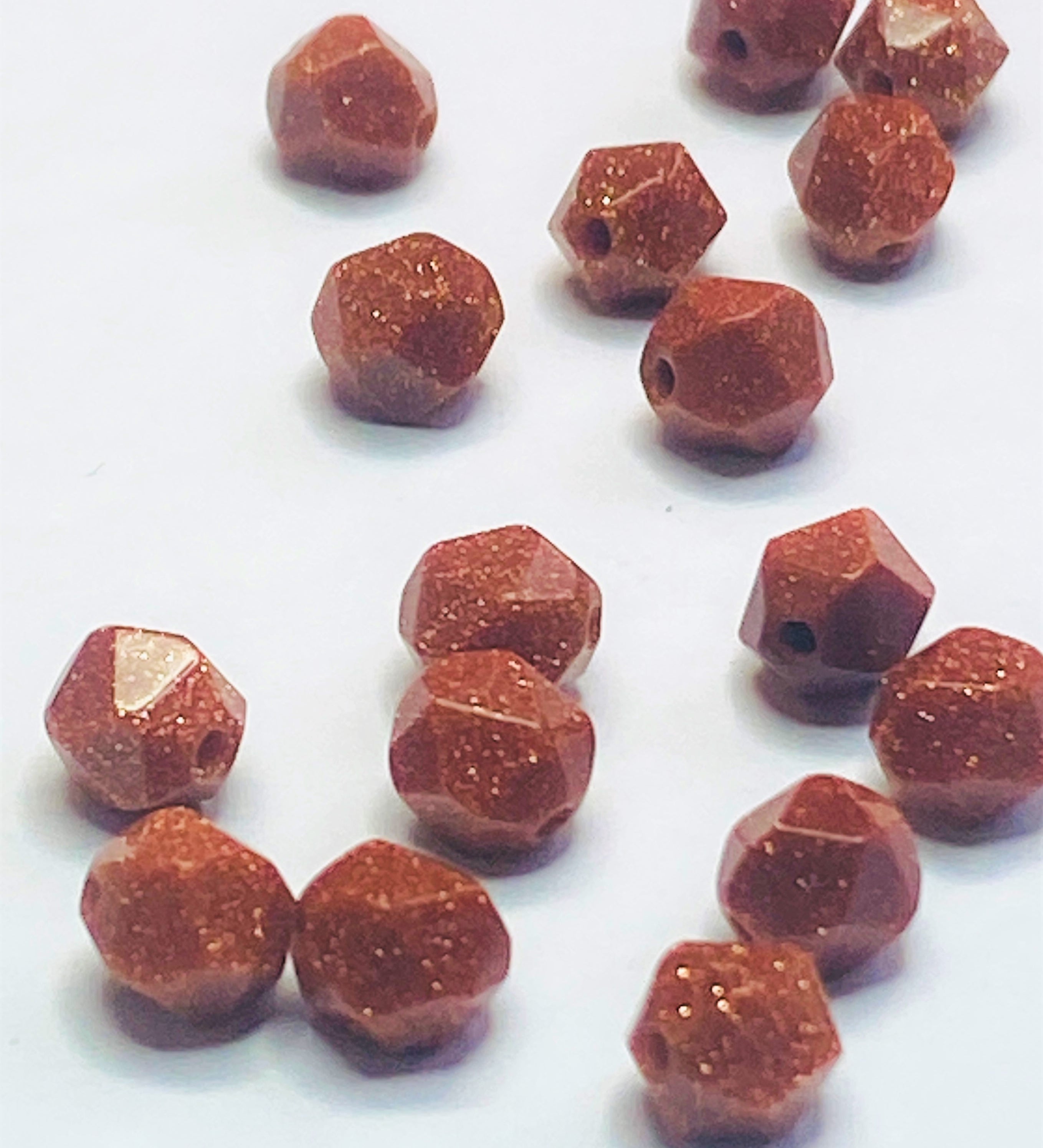 Perles rivière d'or synthétique, taillées et à facettes - (10 pces)