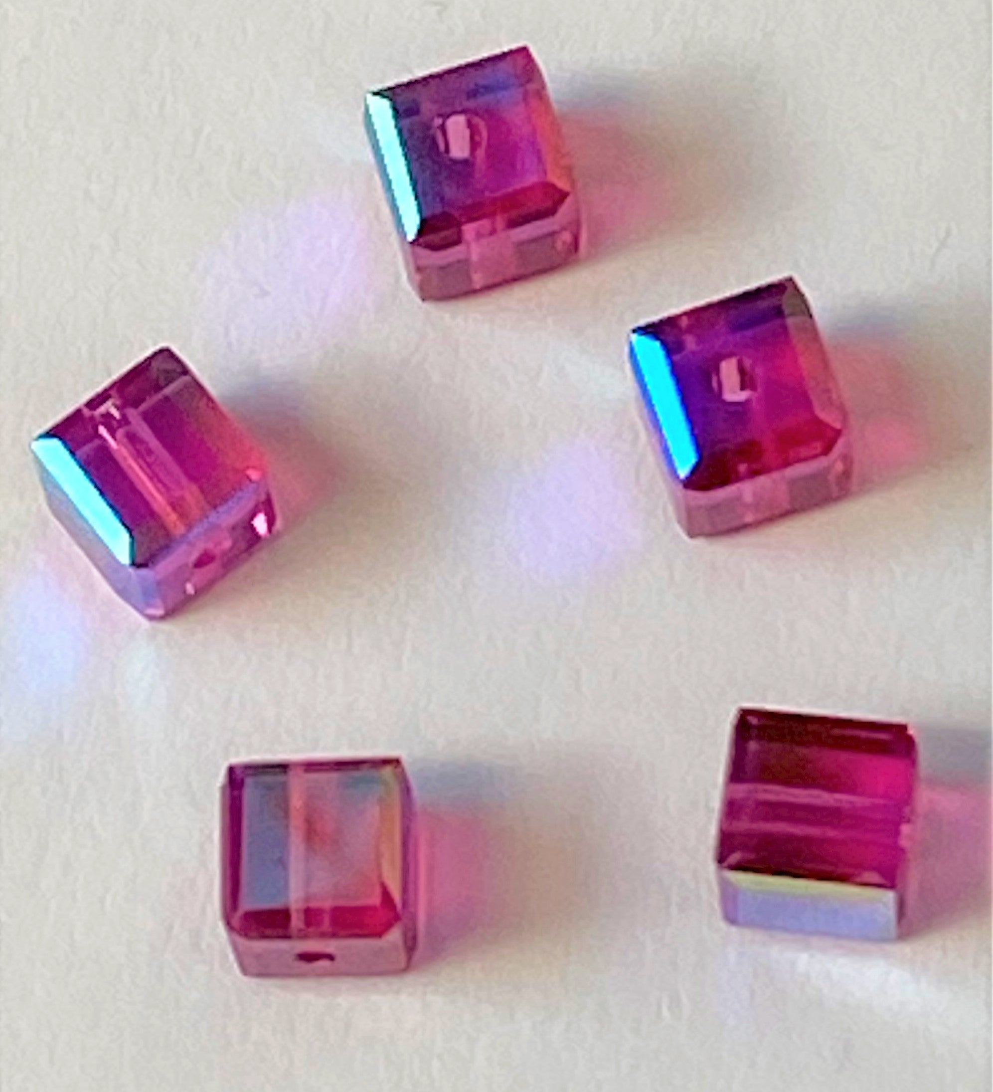 Cube 4 mm , Fuschia AB ( 5 pces)
