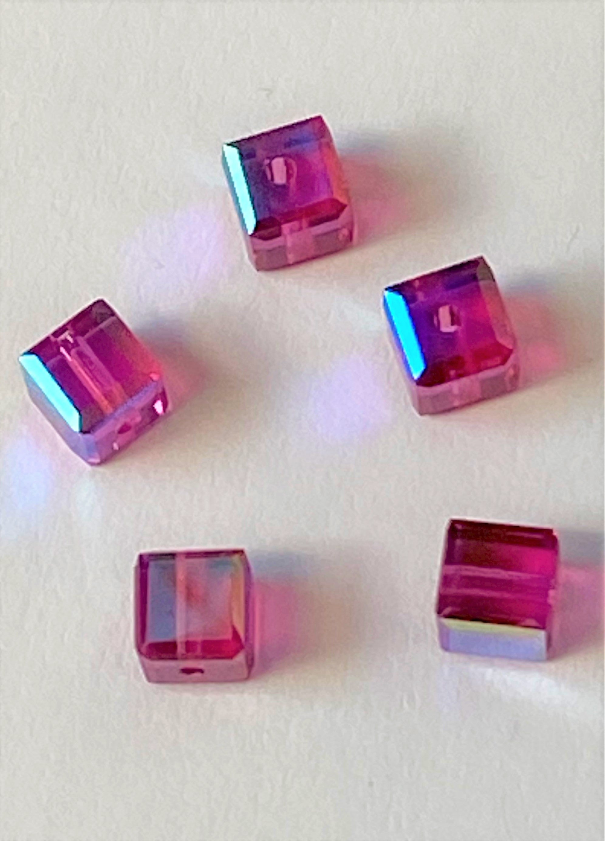 Cube 4 mm , Fuschia AB ( 5 pces)