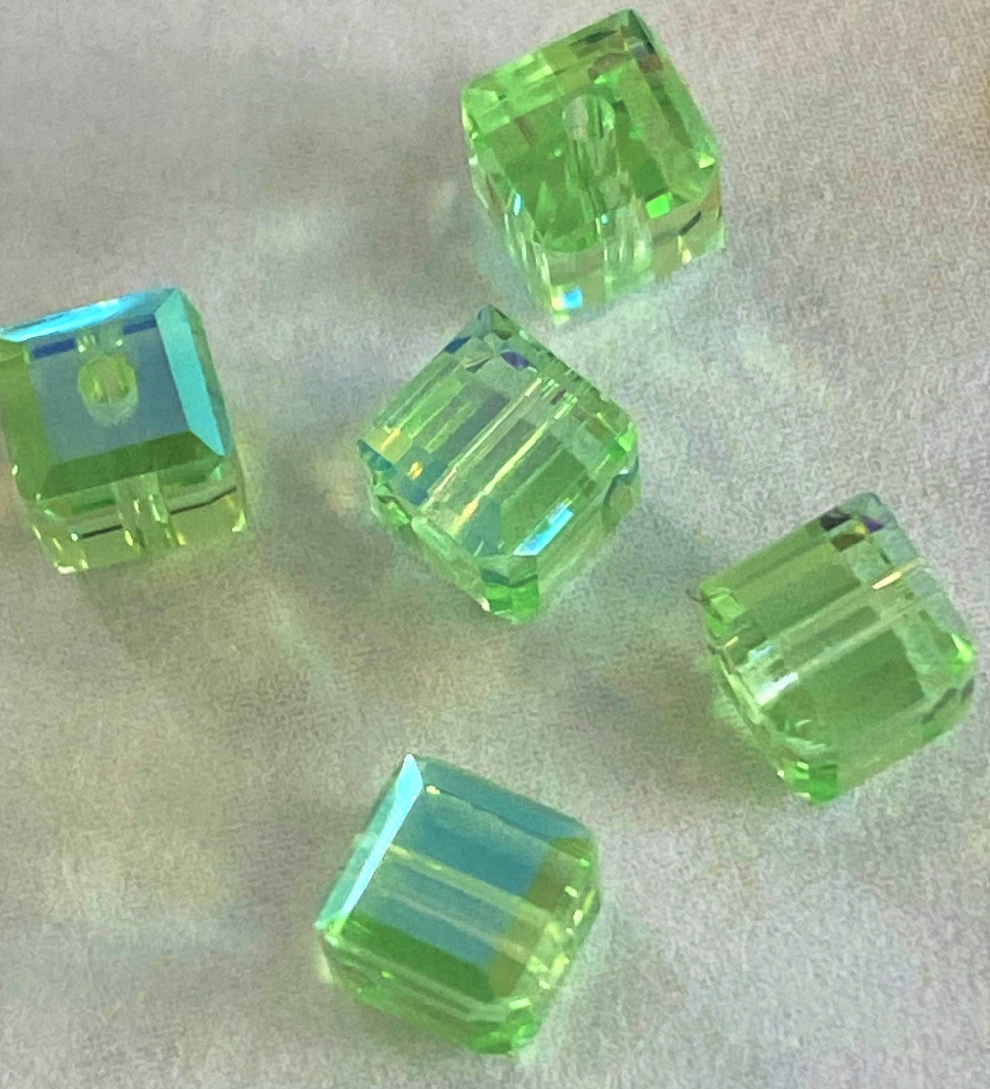 Cube 4mm , Chrysolite AB , (5pces)