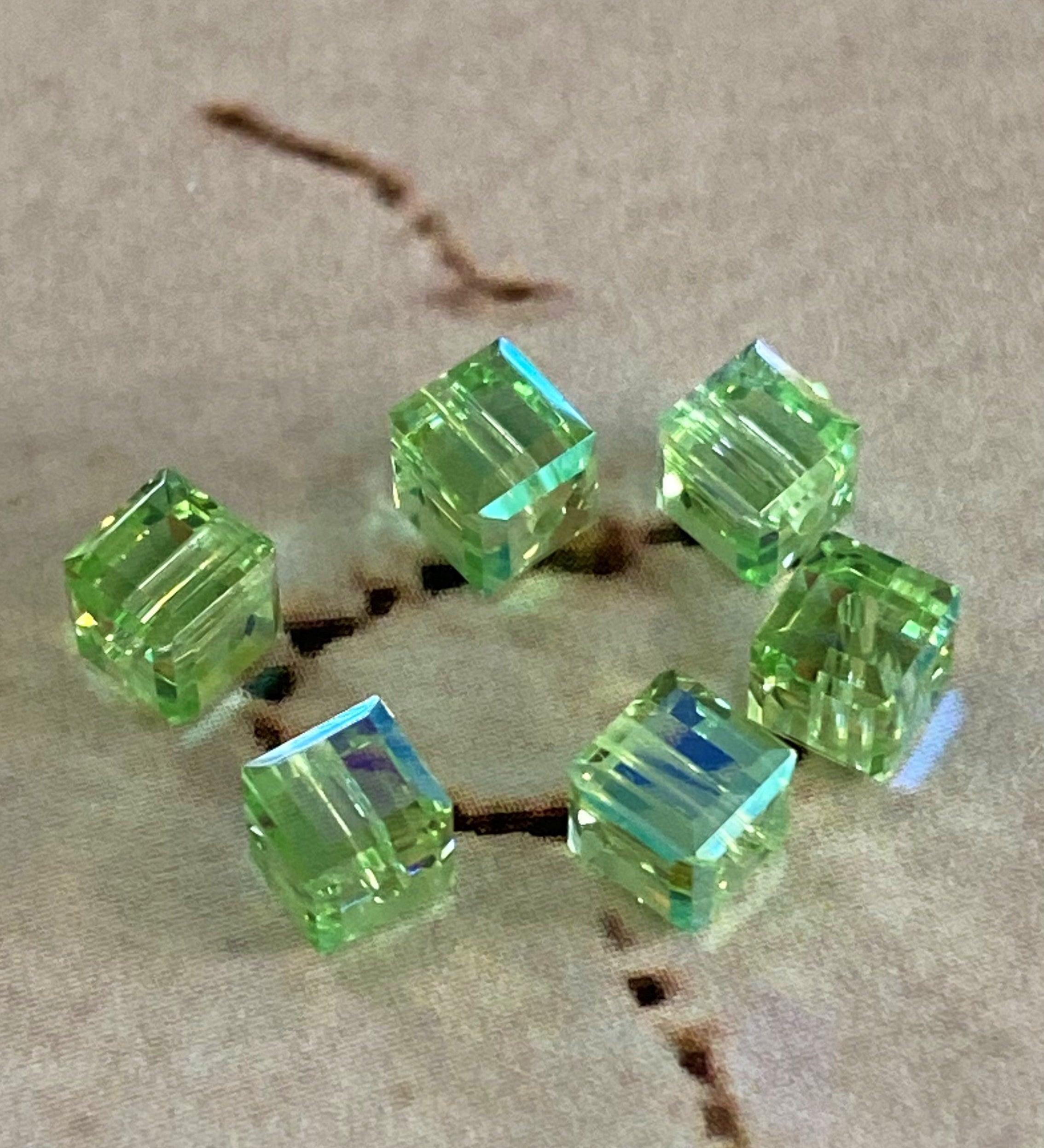 Cube 4mm , Chrysolite AB , (5pces)