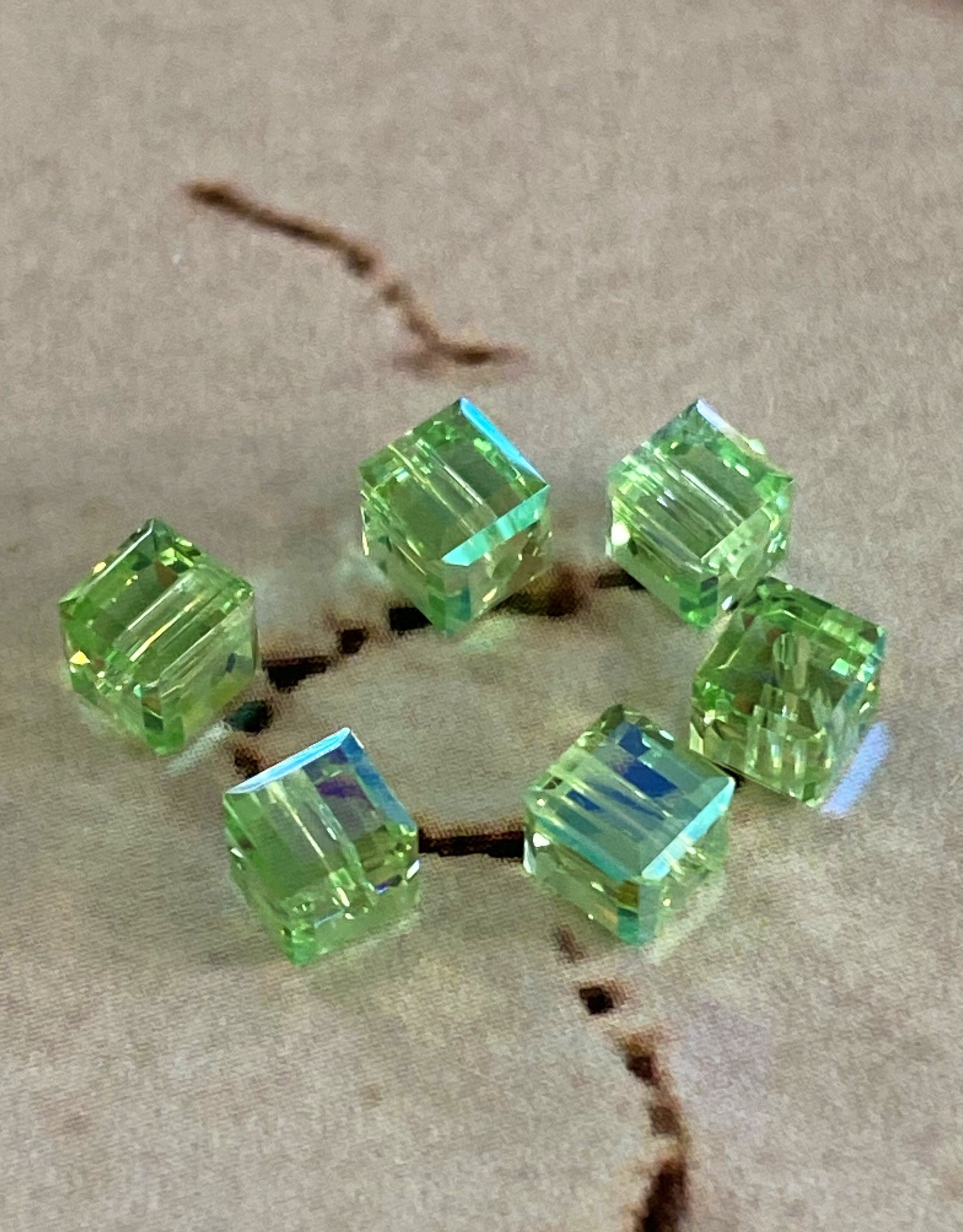 Cube 4mm , Chrysolite AB , (5pces)