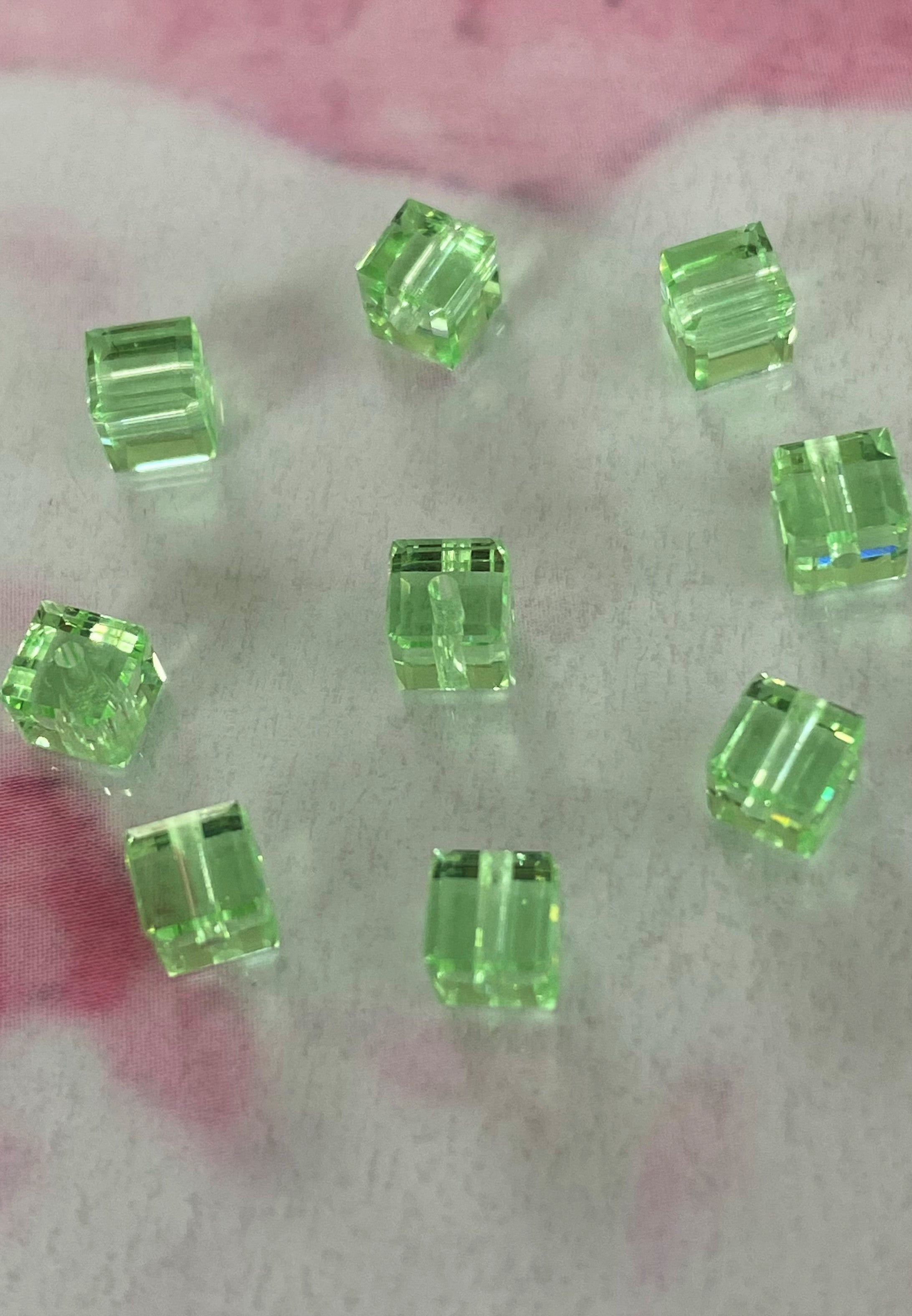 Cube 4mm , Chrysolite , (5pces)