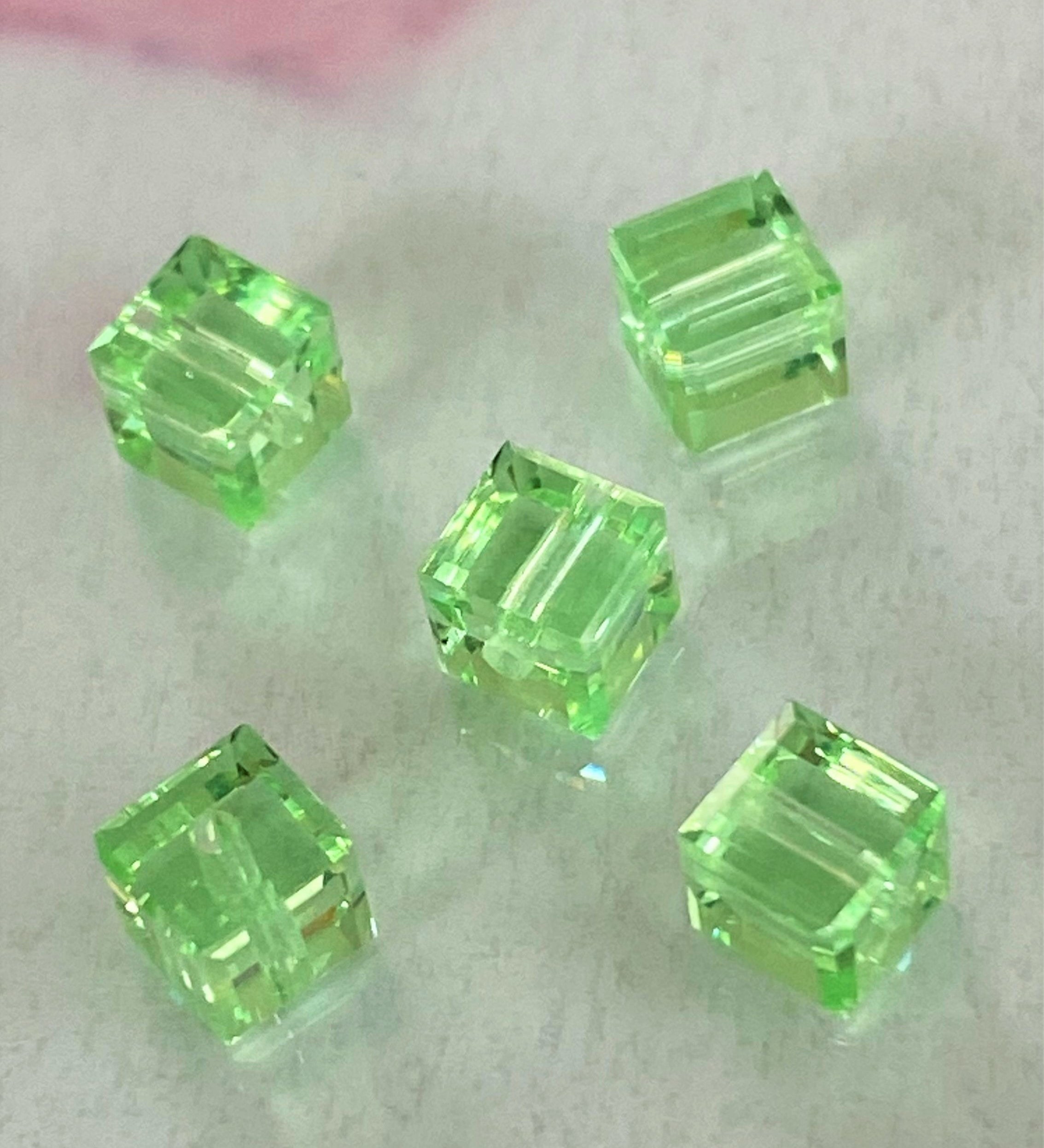 Cube 4mm , Chrysolite , (5pces)