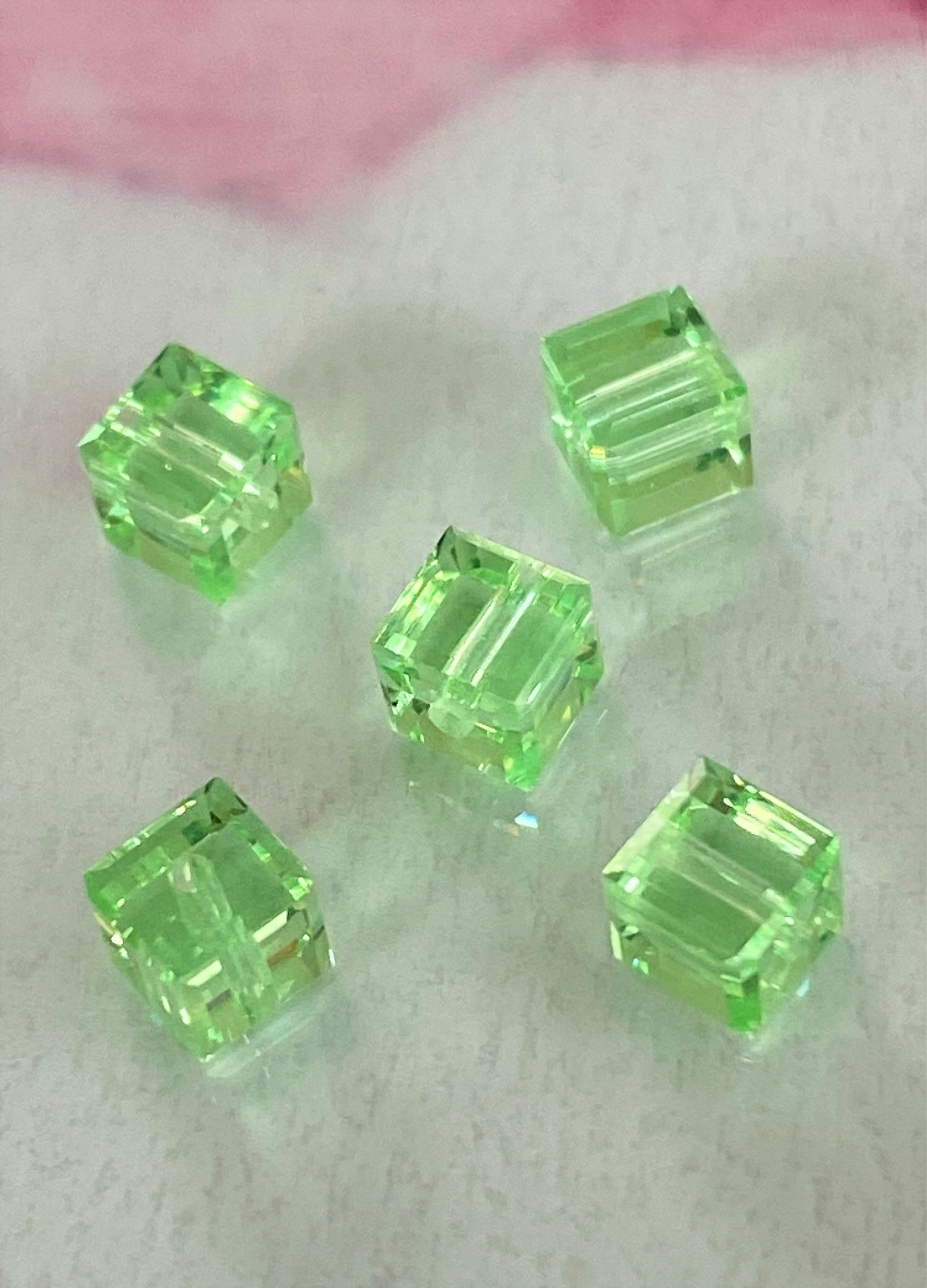 Cube 4mm , Chrysolite , (5pces)