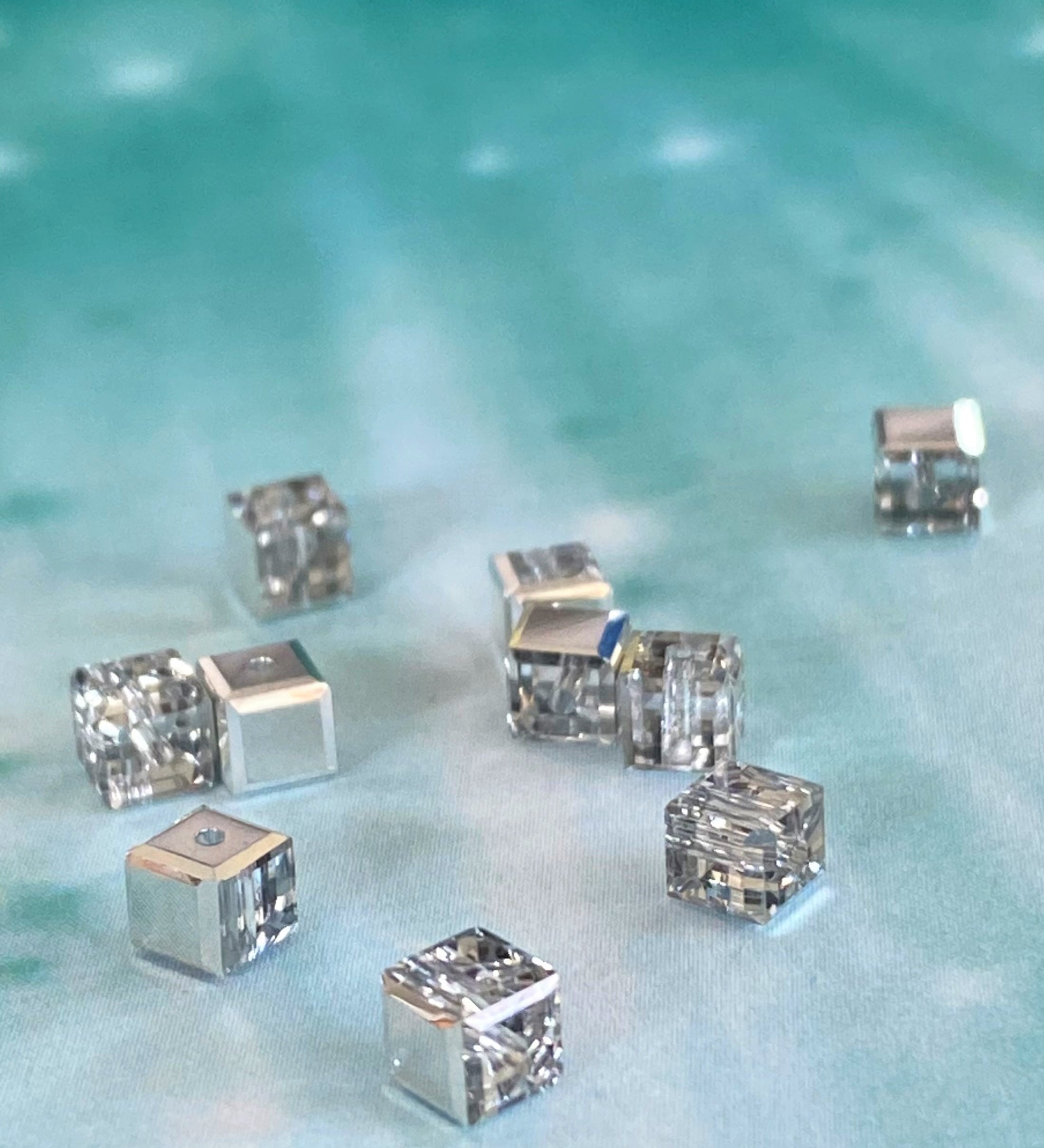 Cube 4mm,  Cornet Argent Light  (5pces)