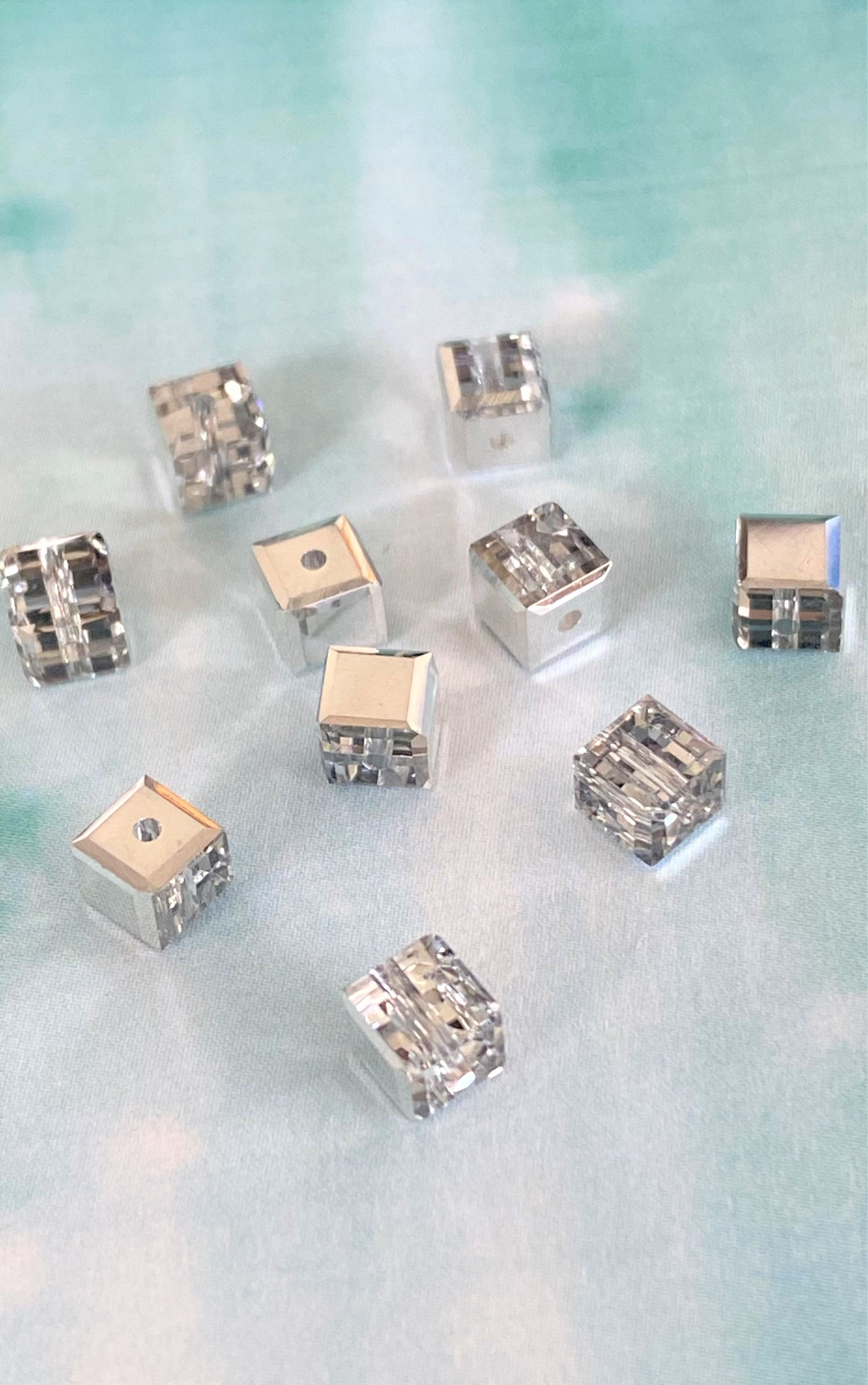 Cube 4mm,  Cornet Argent Light  (5pces)