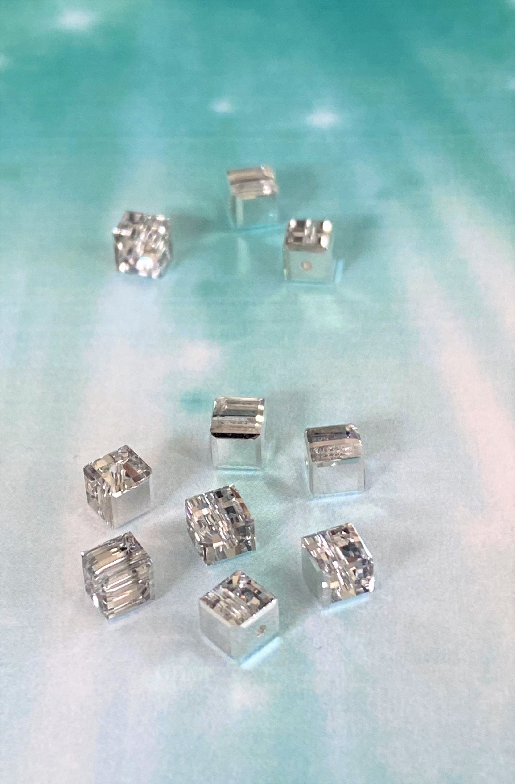 Cube 4mm,  Cornet Argent Light  (5pces)