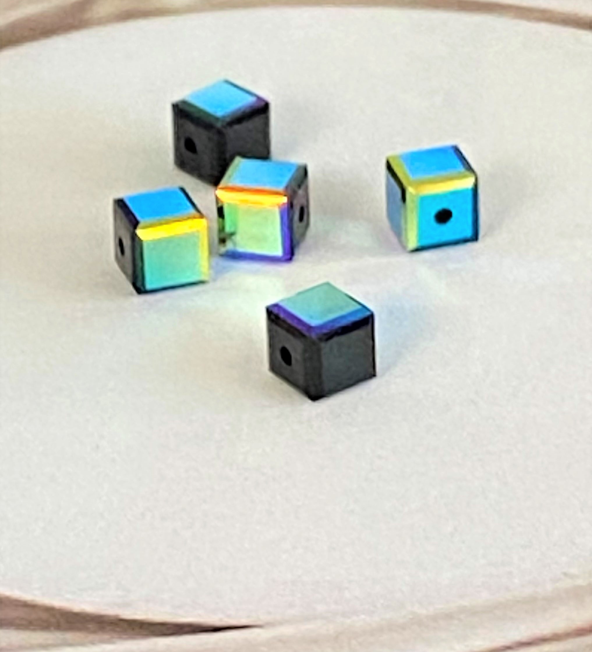Cube 4mm , Jet AB (5pces)