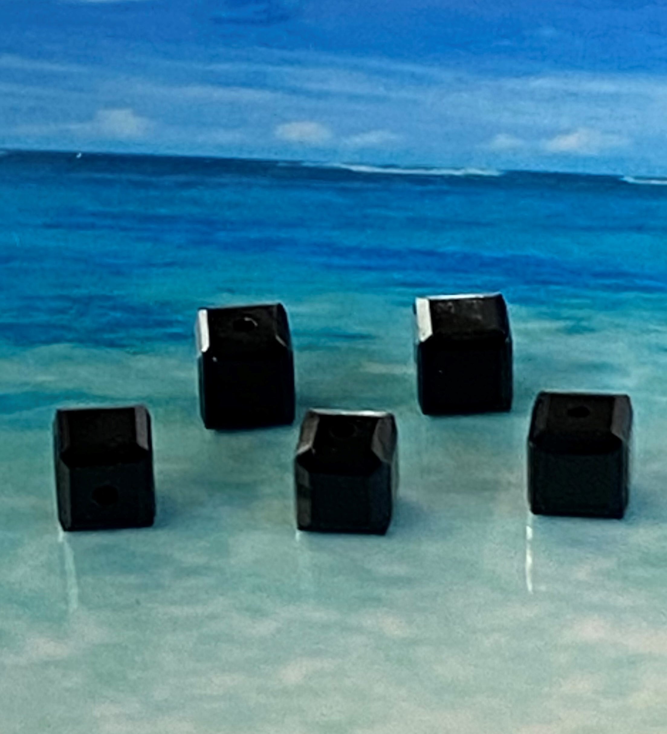 Cube 4mm , Jet  (5pces)