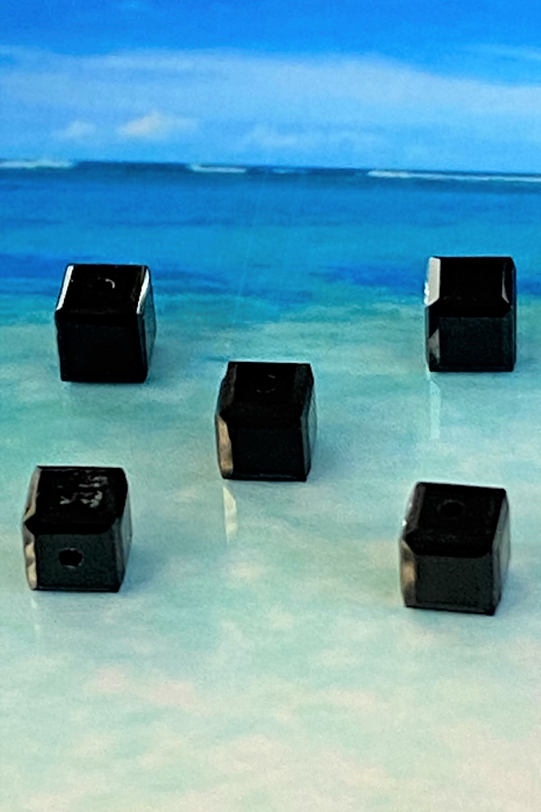 Cube 4mm , Jet  (5pces)