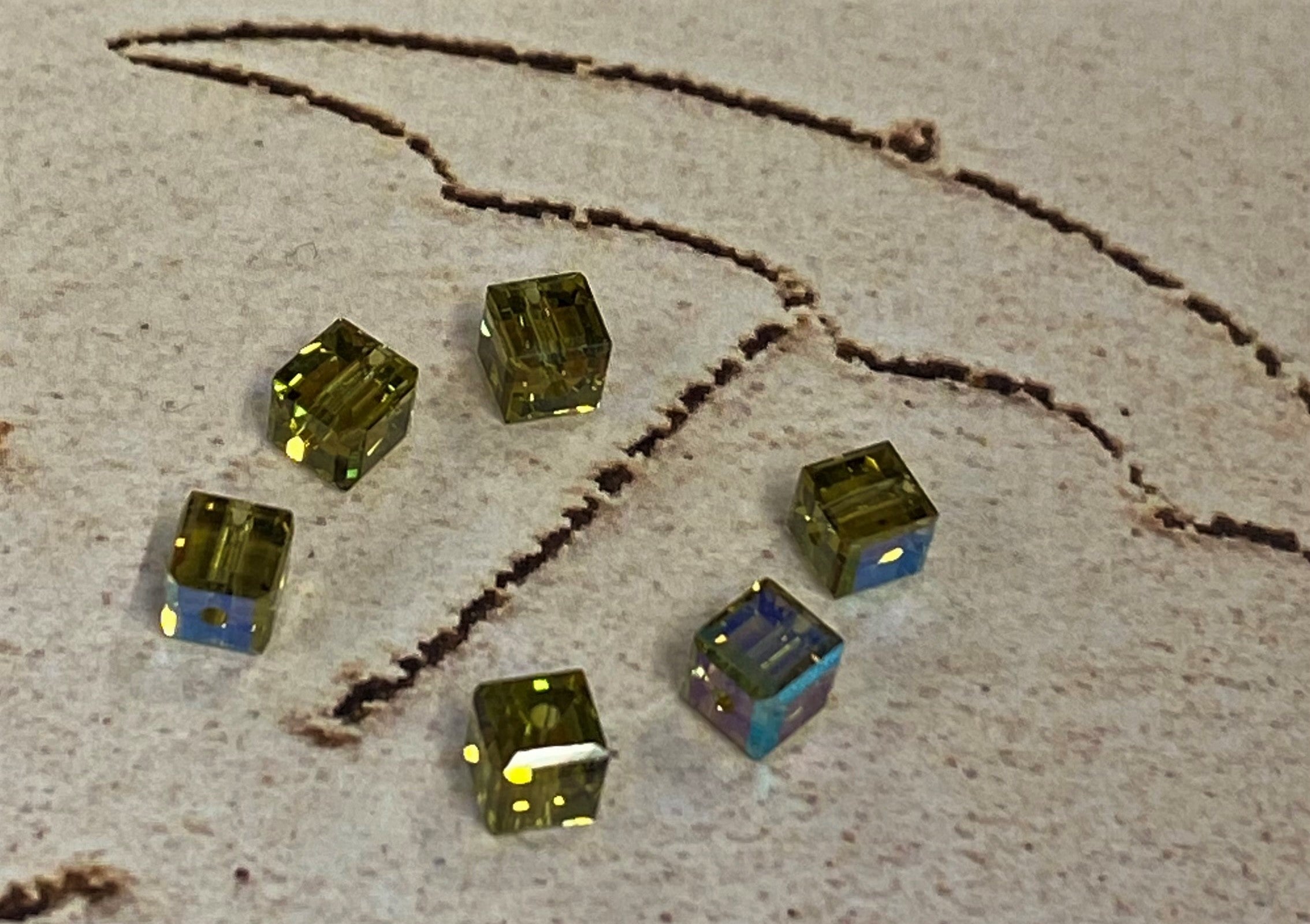 Cube 4 mm , Héliotrope Blue ( 5 pces)