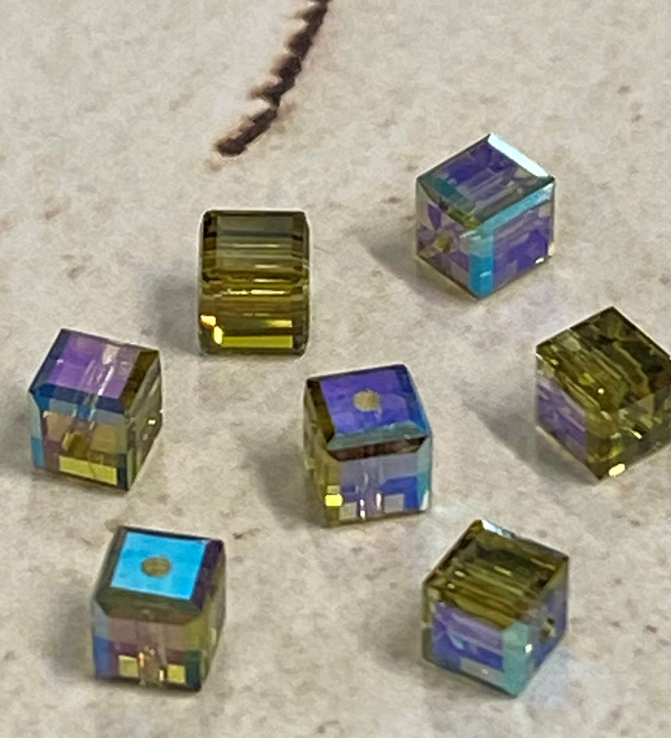 Cube 4 mm , Héliotrope Blue ( 5 pces)