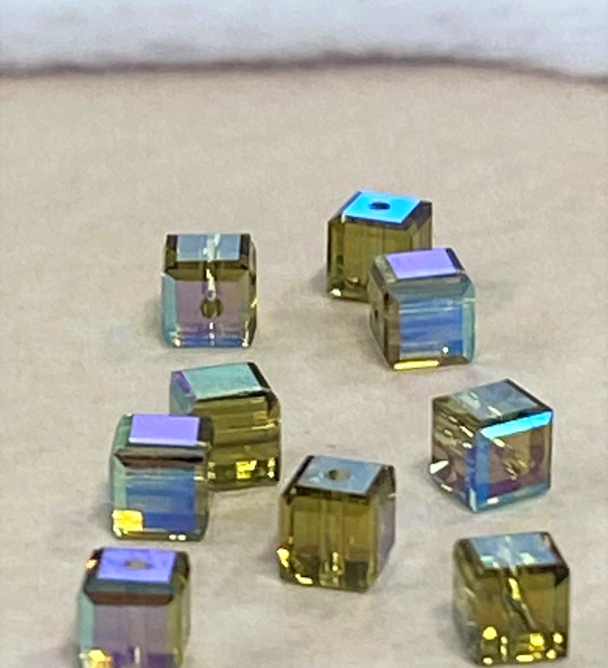 Cube 4 mm , Héliotrope Blue ( 5 pces)