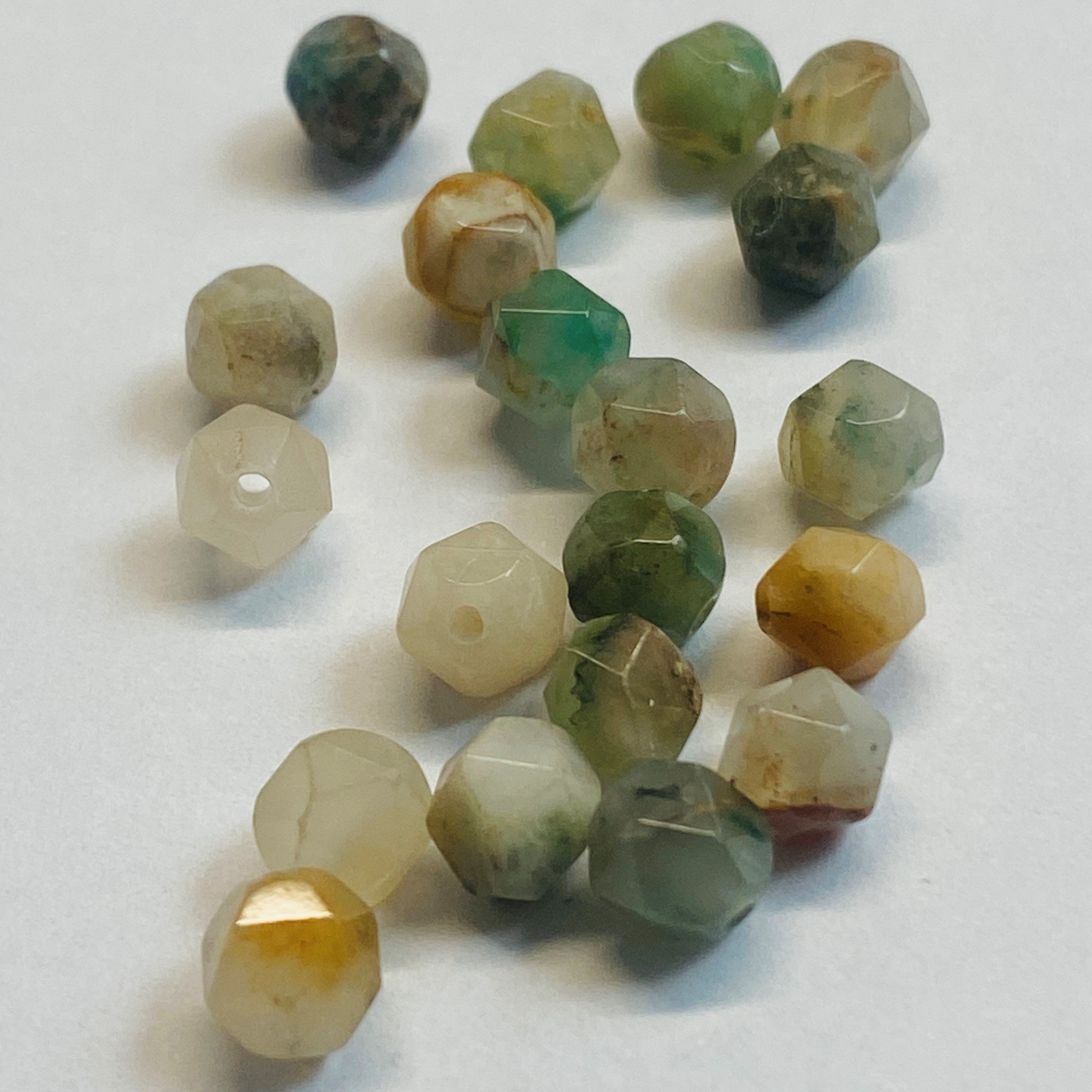 Perles de chrysoprase naturelle, taillées à facettes - (10 pces)