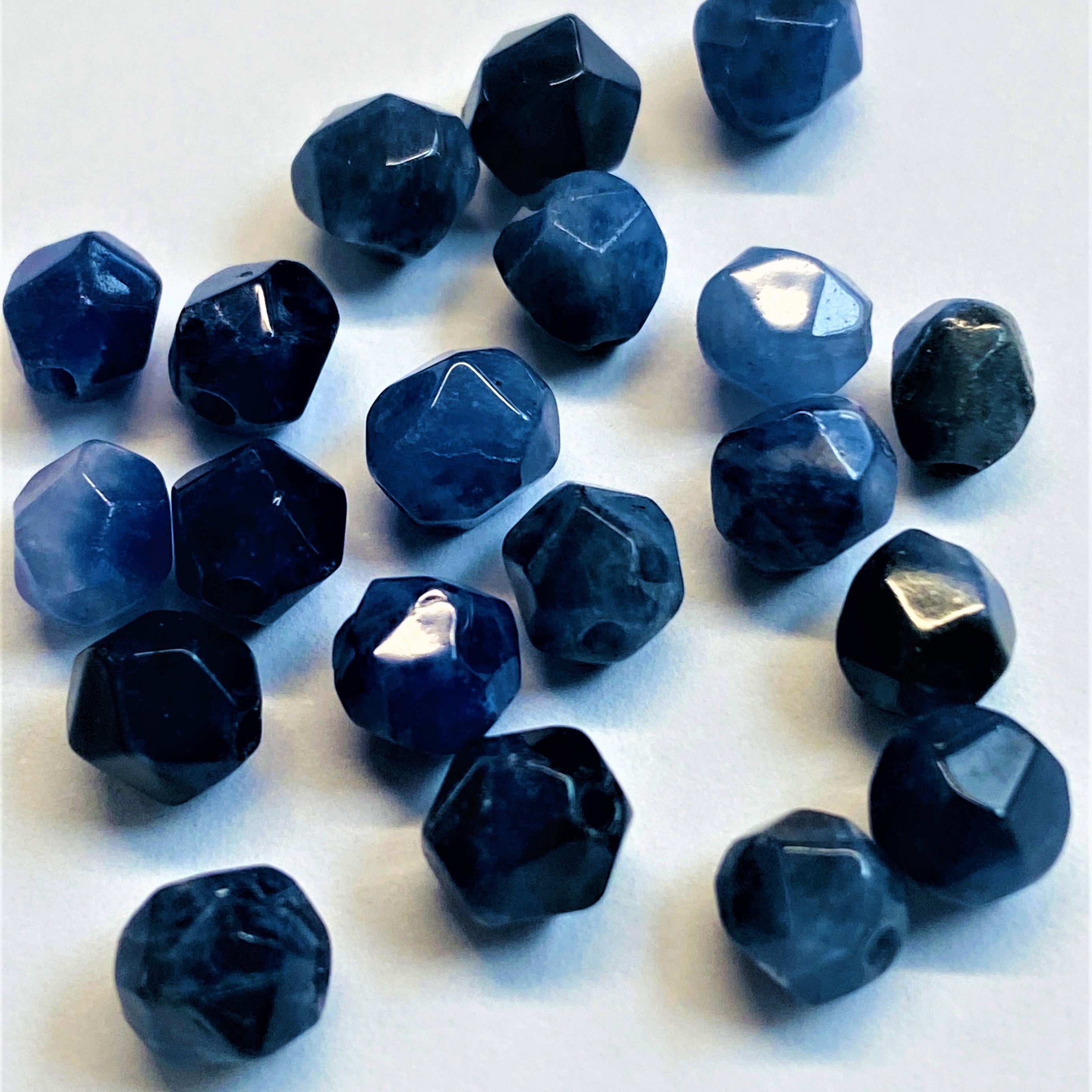 Perles de sodalite naturelle, taillées à facettes - (10 pces)