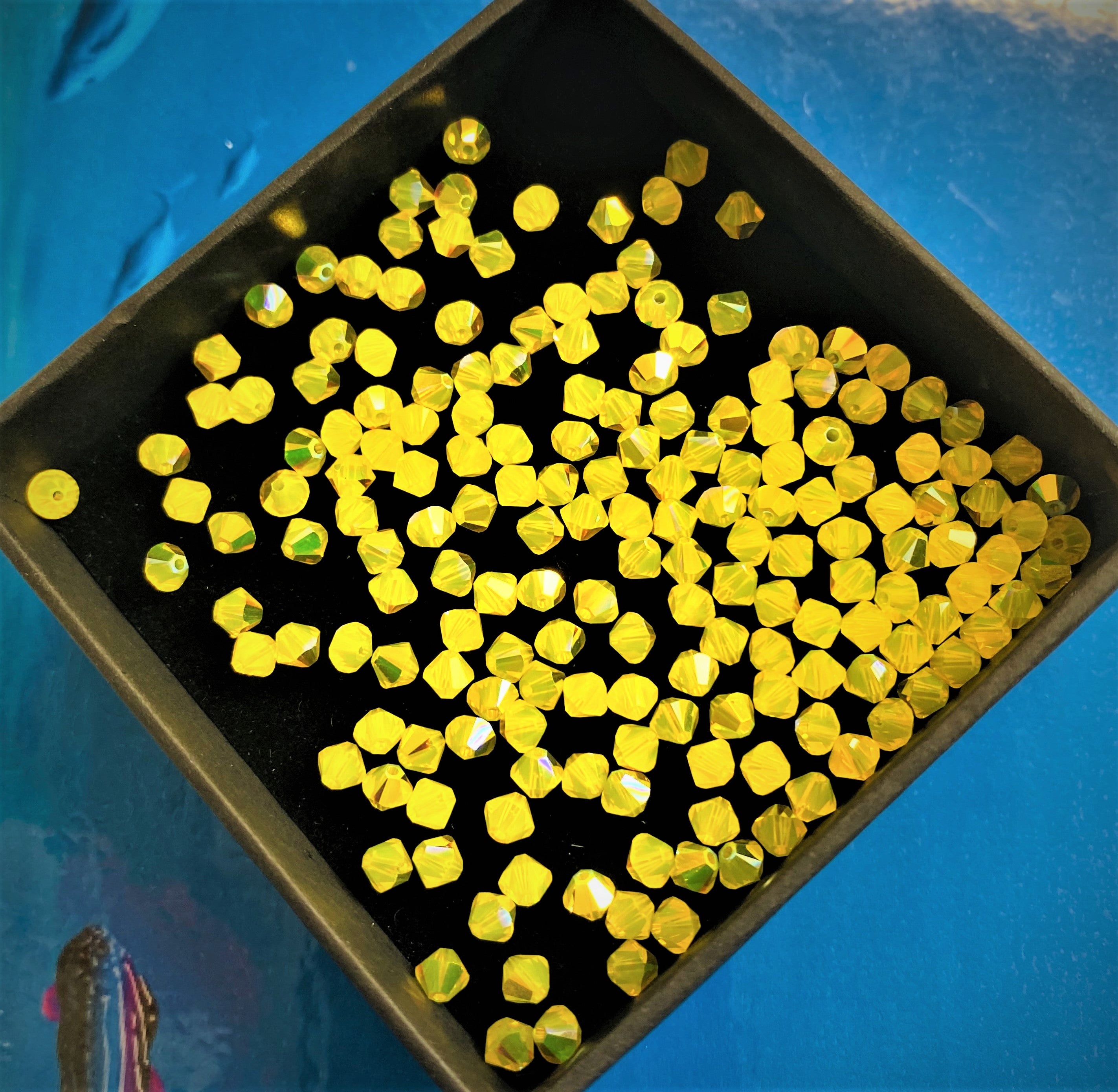 Bicone 4 - Jaune  Opal AB (25 pces)