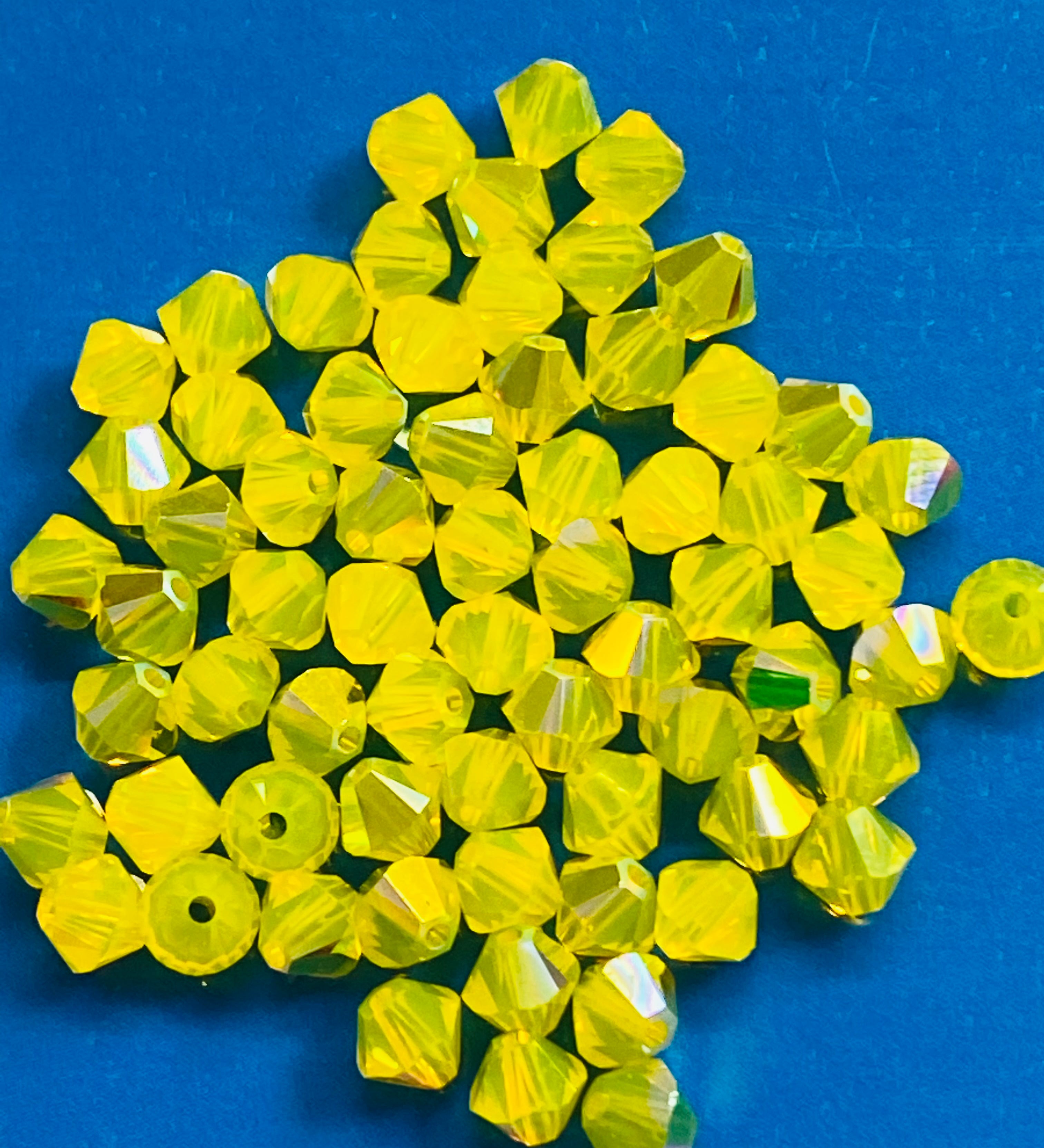 Bicone 4 - Jaune  Opal AB (25 pces)