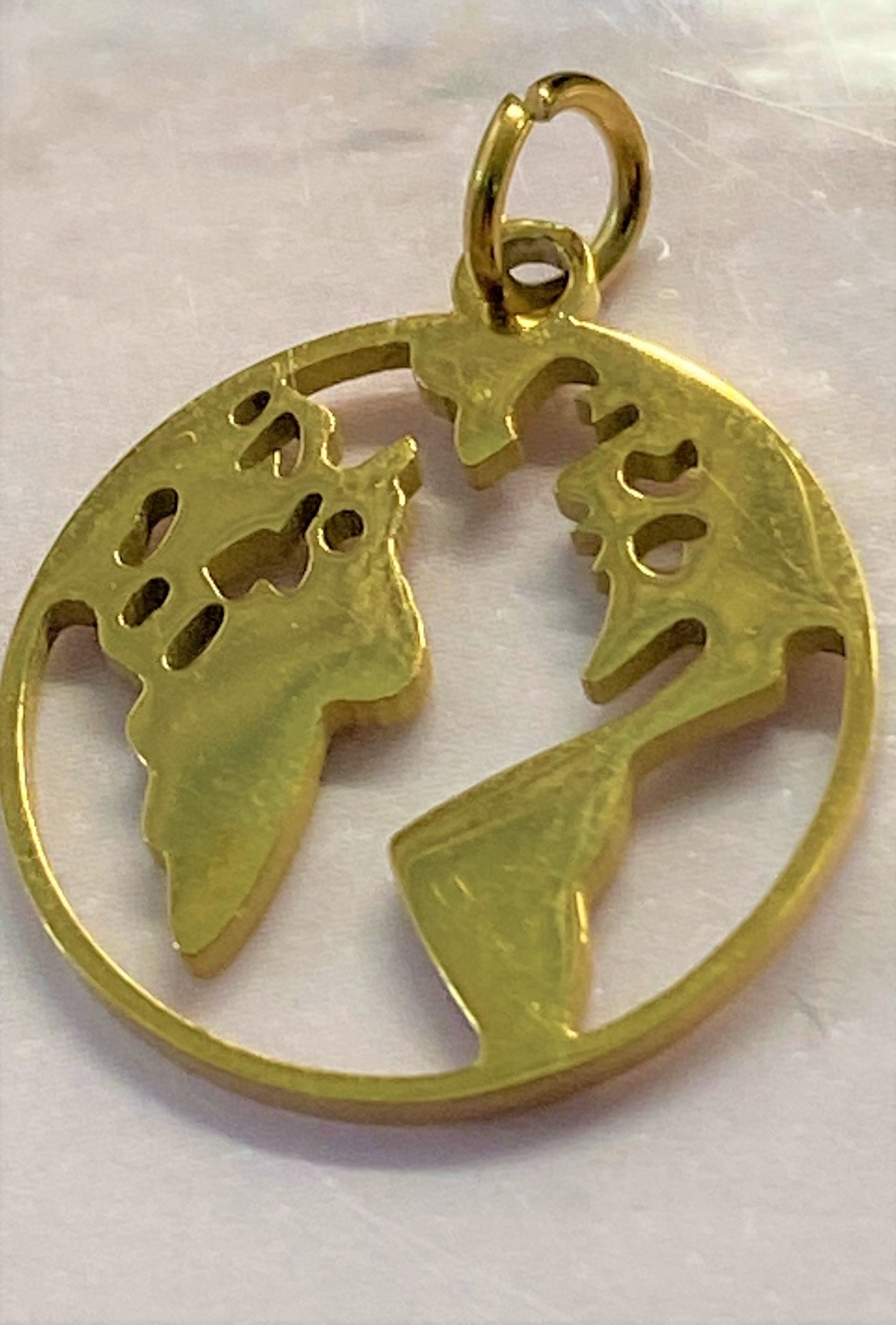 Charms- Petit pendentif  anneau avec Carte (1pce)