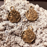 Pendentif sculpté sur les deux faces style tibétain - visage homme (1 pce)