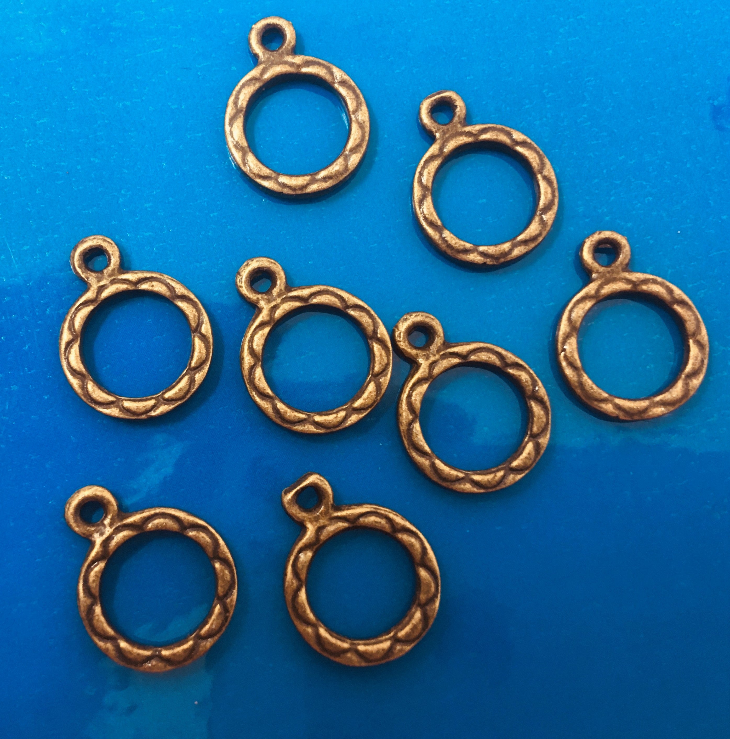 Pendentif anneau sculpté sur les deux faces - style tibétain (1pce)