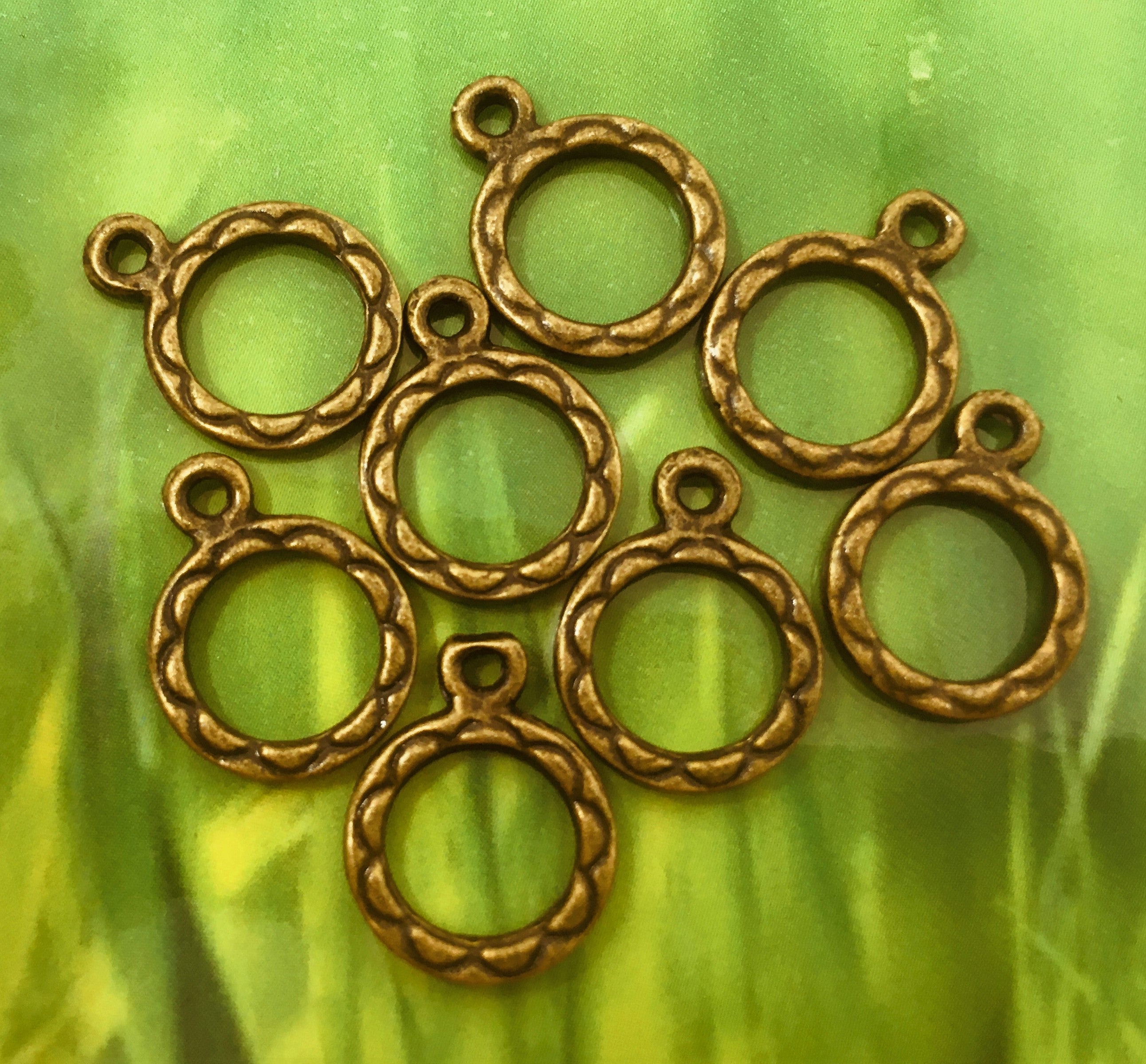 Pendentif anneau sculpté sur les deux faces - style tibétain (1pce)