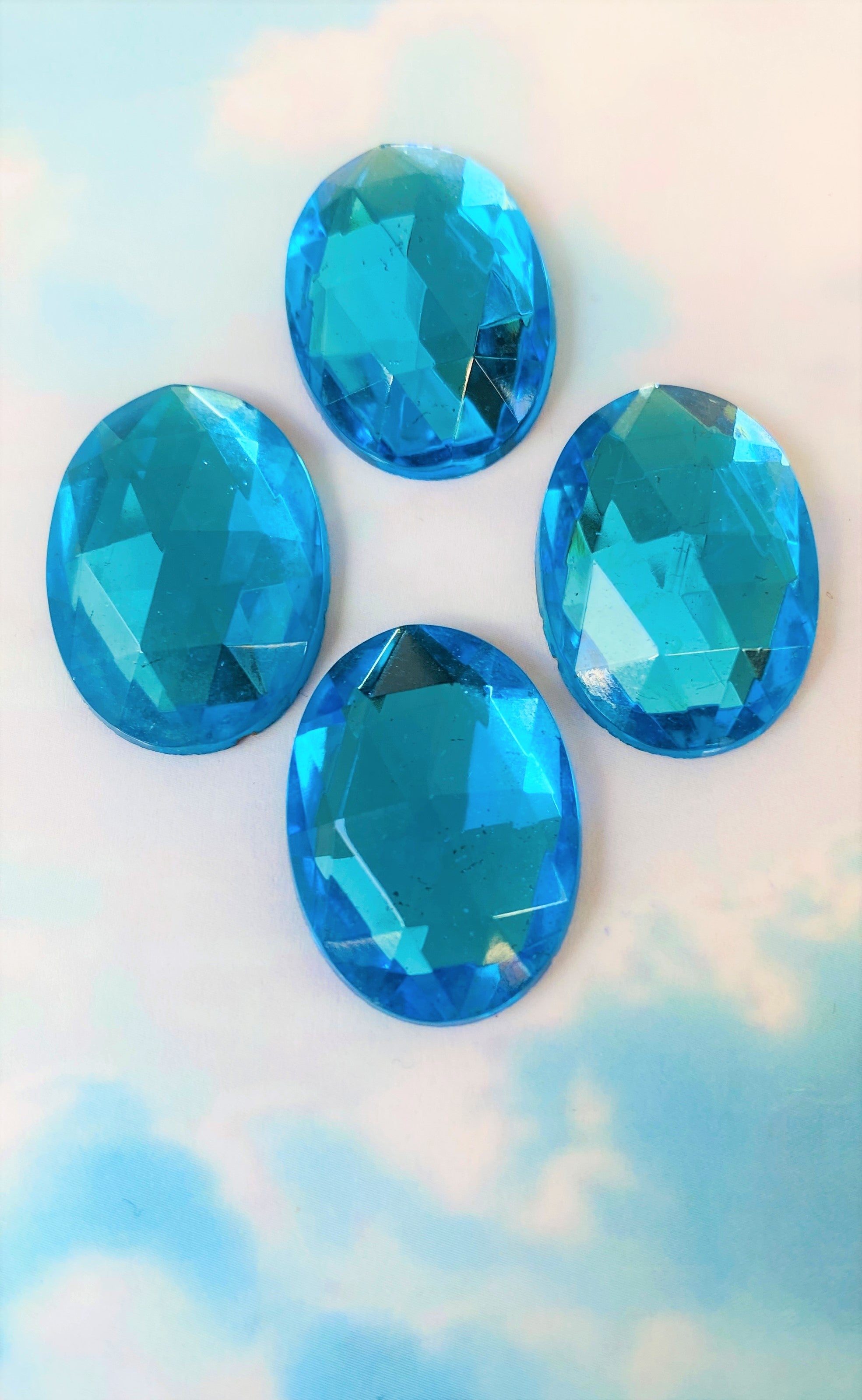 Cabochon ovale en verre facetté Aigue-marine (2pces)