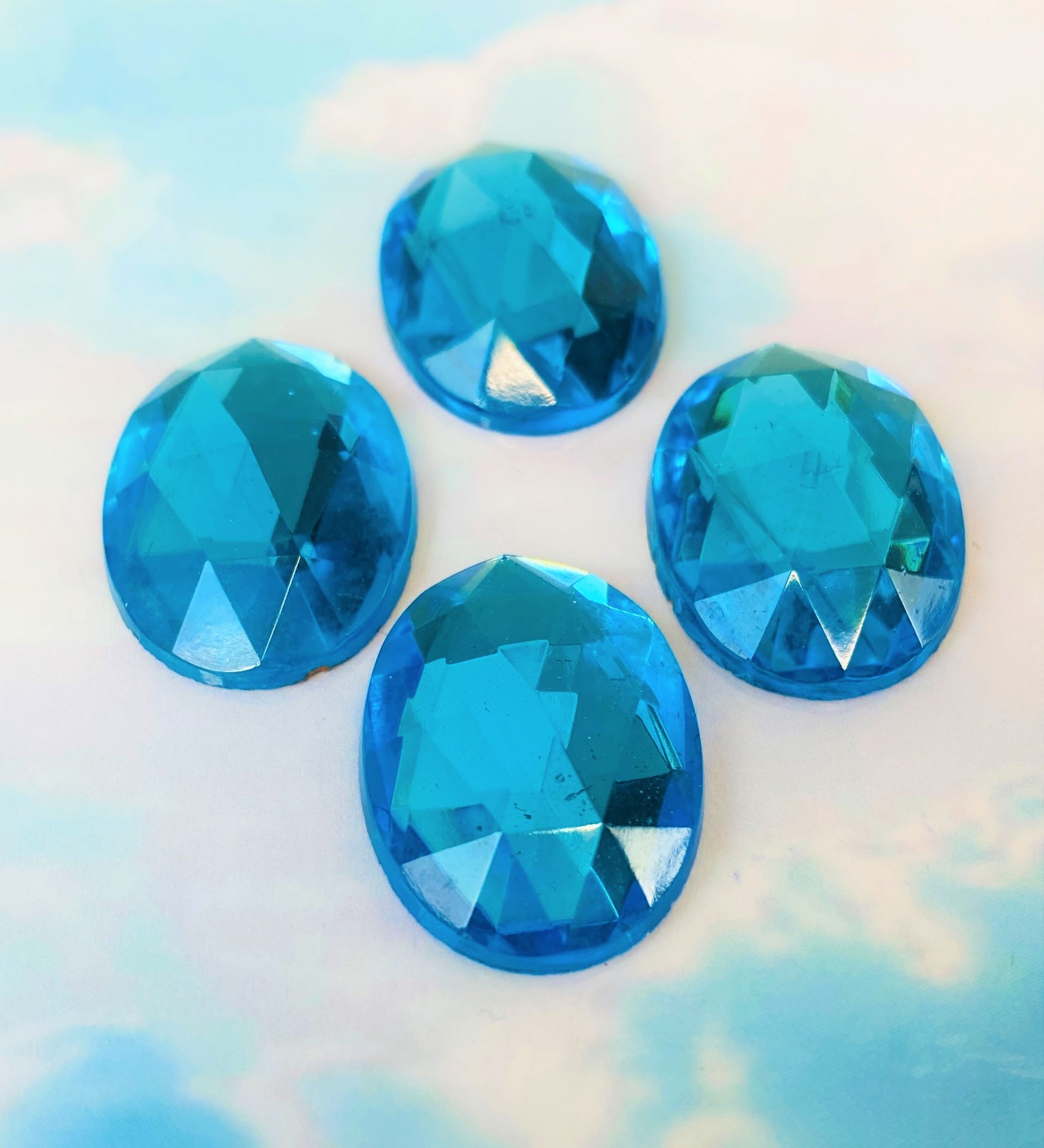 Cabochon ovale en verre facetté Aigue-marine (2pces)