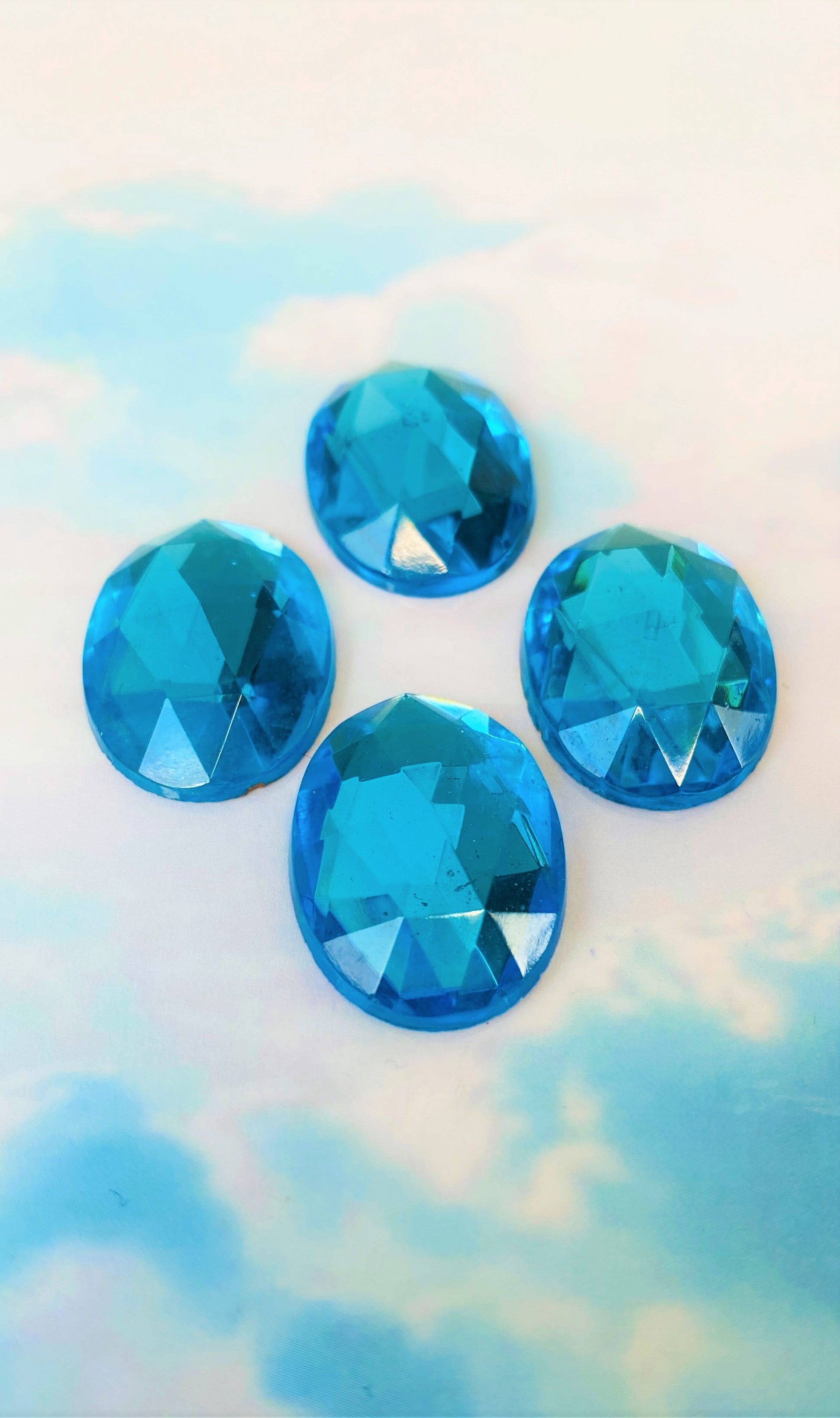 Cabochon ovale en verre facetté Aigue-marine (2pces)