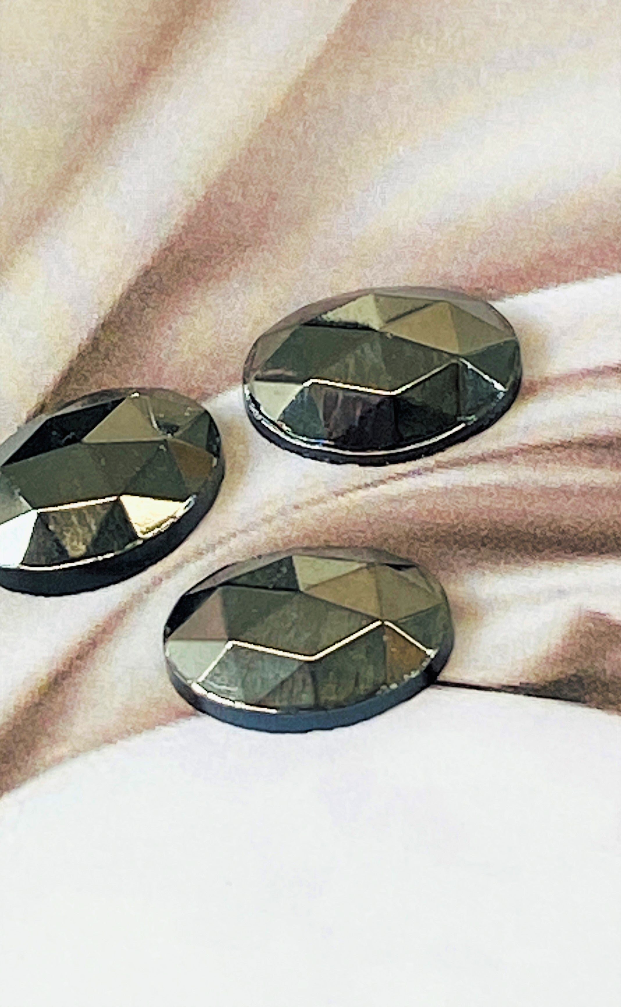 Cabochon ovale en verre facetté  (2pces)