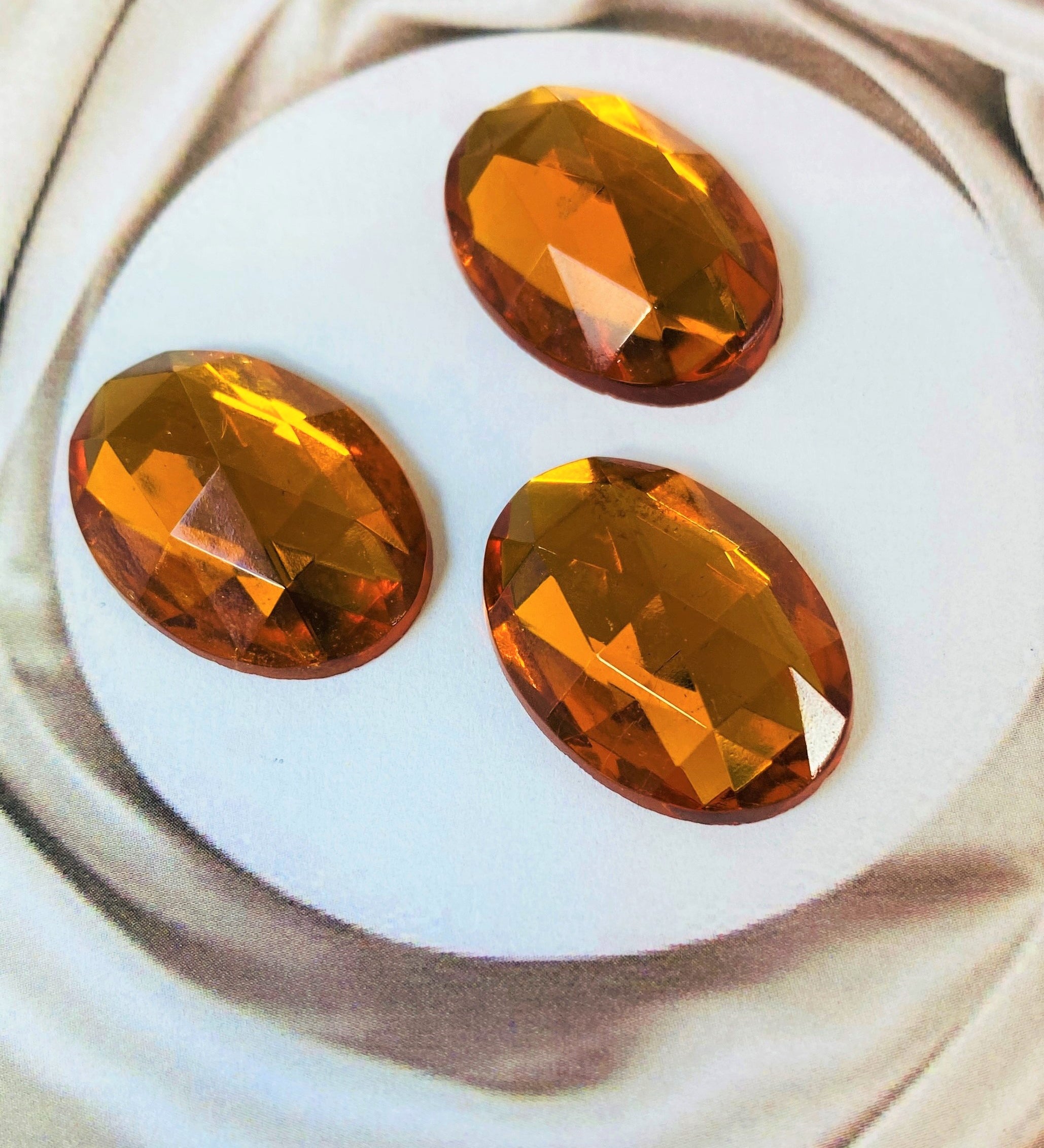 Cabochon ovale en verre facetté Light Topaze (2pces)