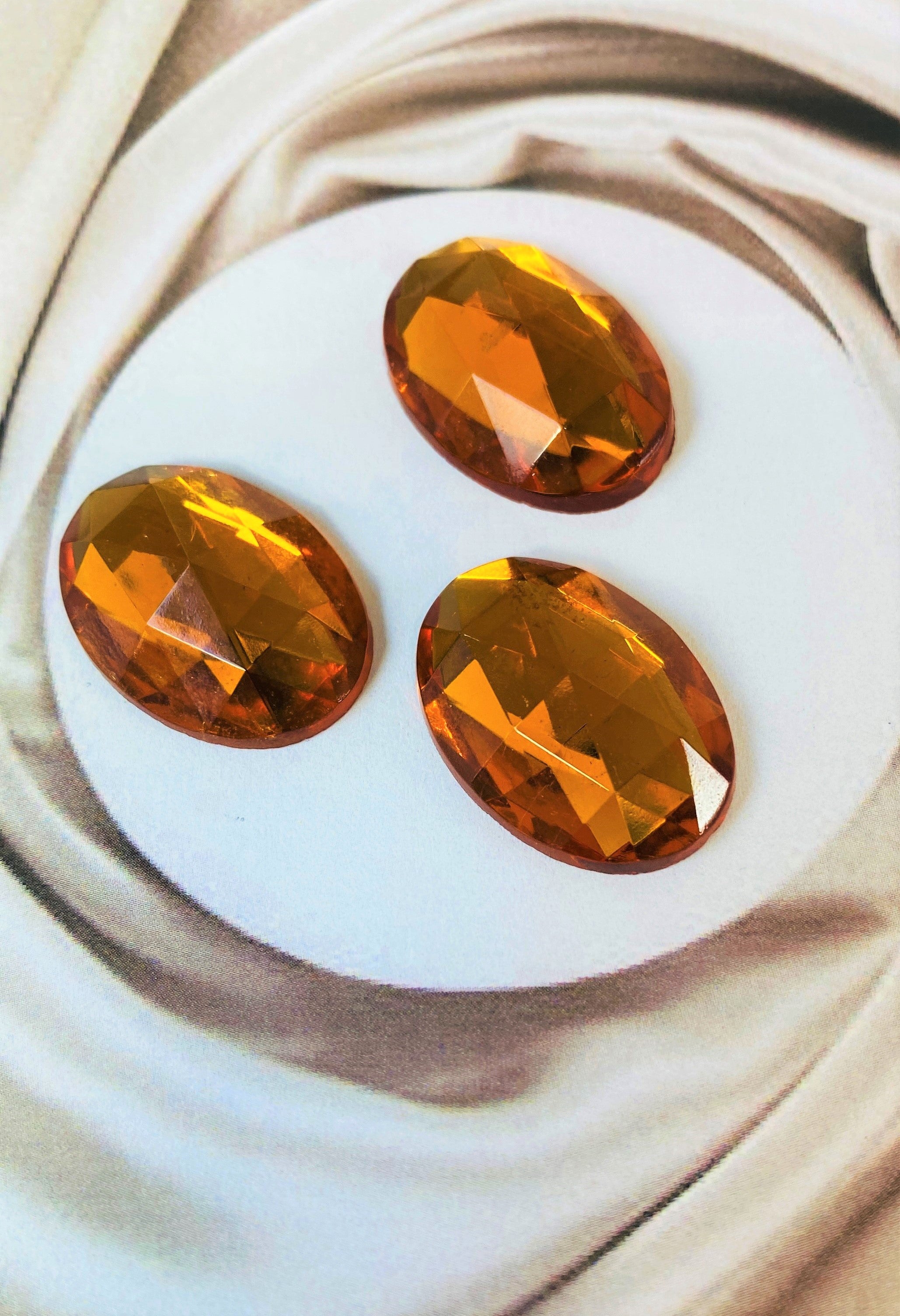 Cabochon ovale en verre facetté Light Topaze (2pces)