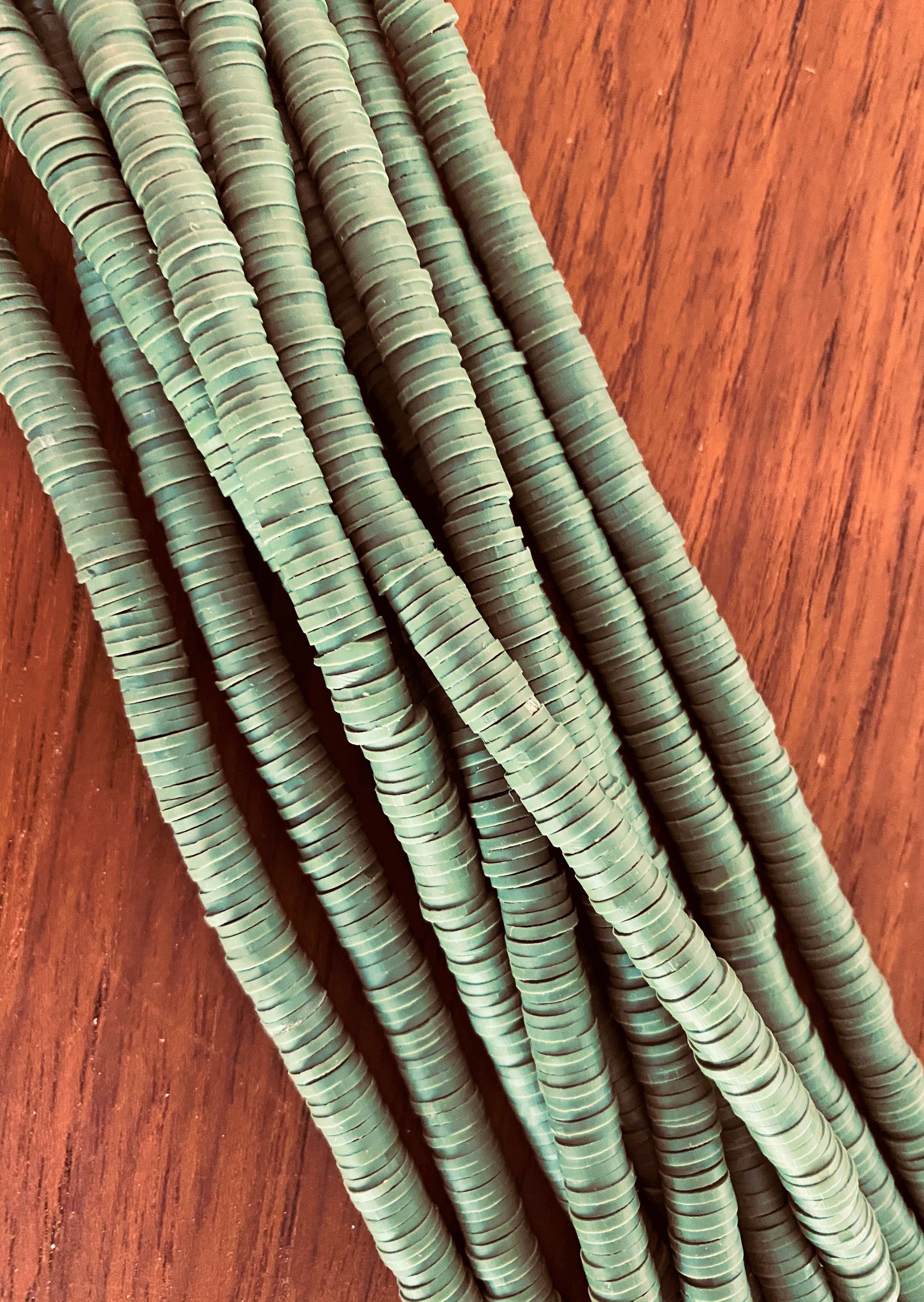 Perles Heishi Vert Olive 5 g ~100 pces)