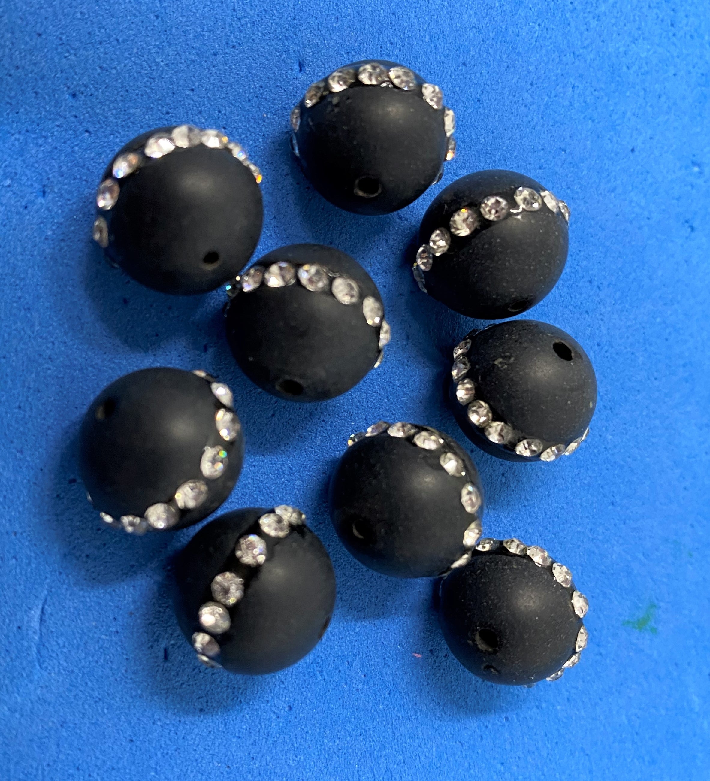 Ronde 12 - Agate naturelle Noir opaque-strass (1 pce)