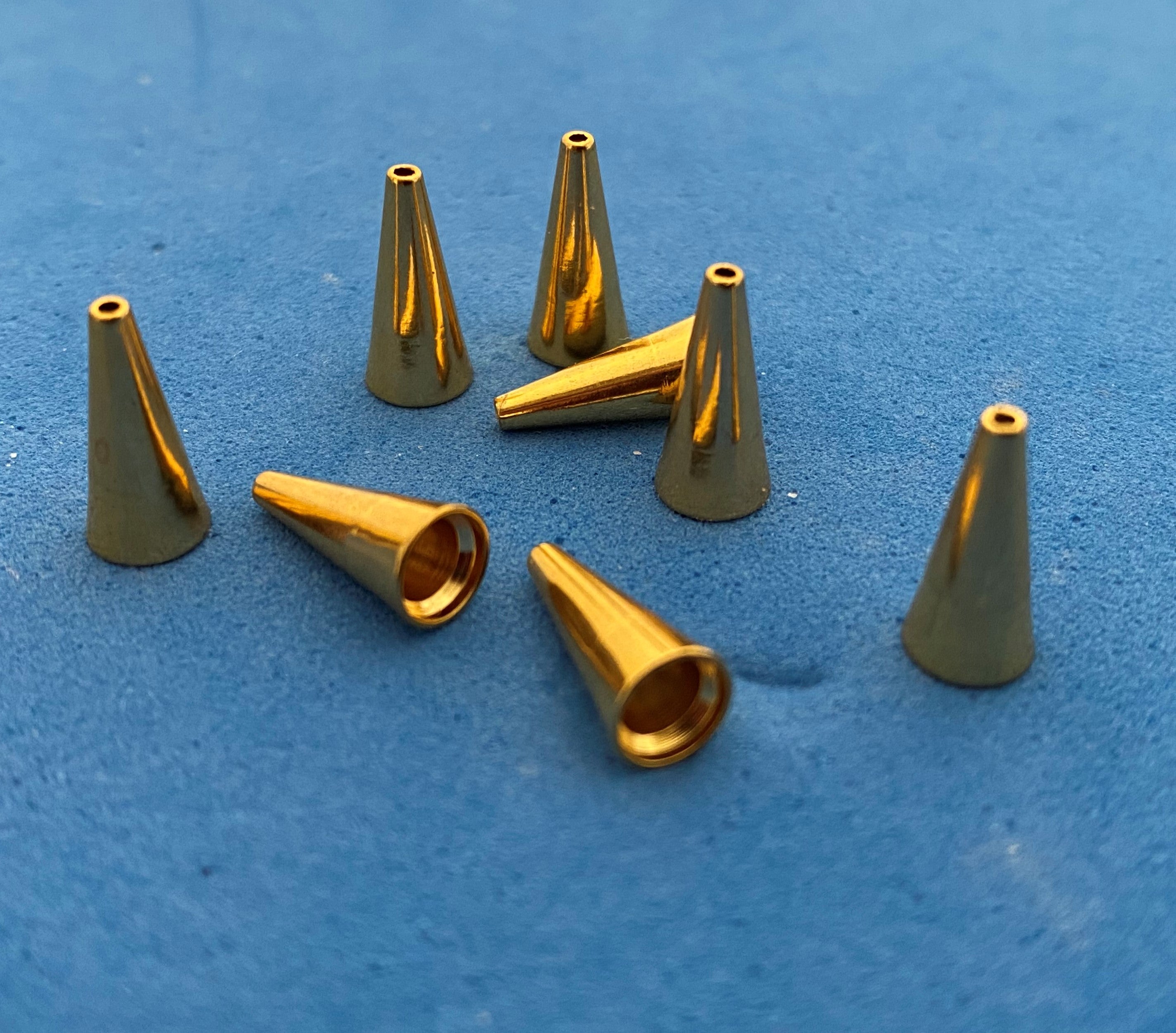 Calotte -Cone en métal dorée 11 mm (2 pces)