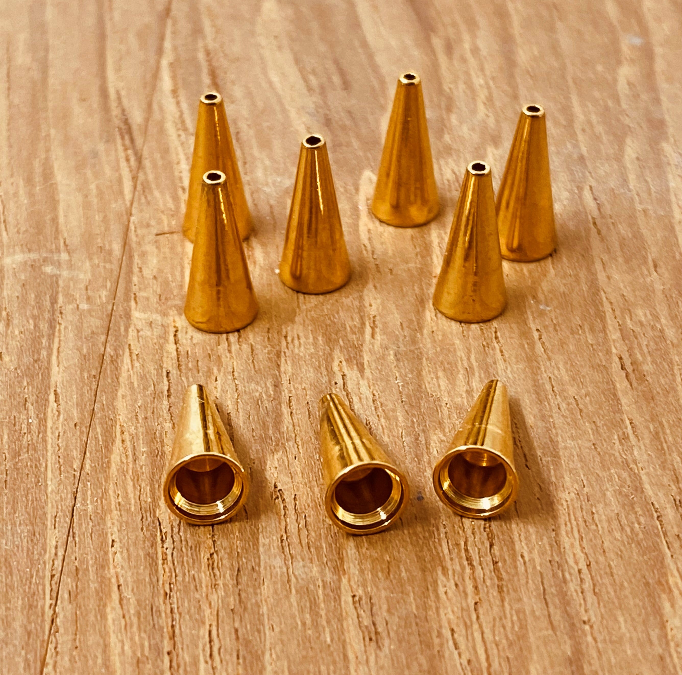 Calotte -Cone en métal dorée 11 mm (2 pces)