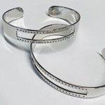 Bracelet manchette avec deux rangées de trous en plaqué en laiton plaqué Rhodium (1 pièce)