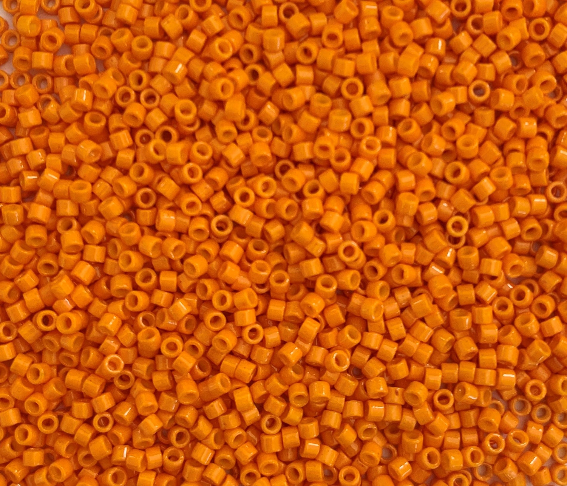 Delica 11 -Perle de verre intérieur en soie teintée -   Orange - Kumquat  (4 g)