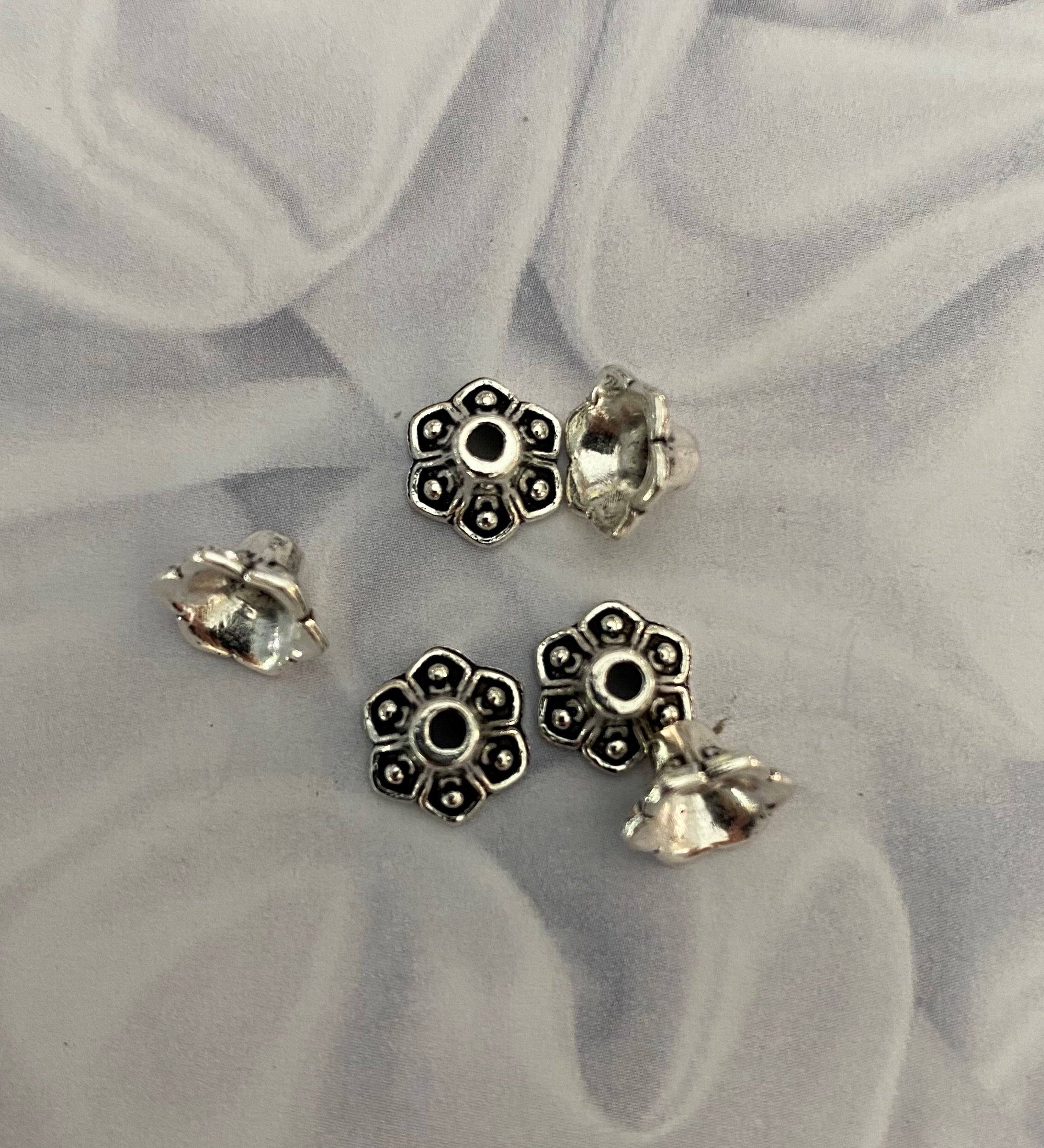 Couvre perle fleur 6 pétales (4pces)