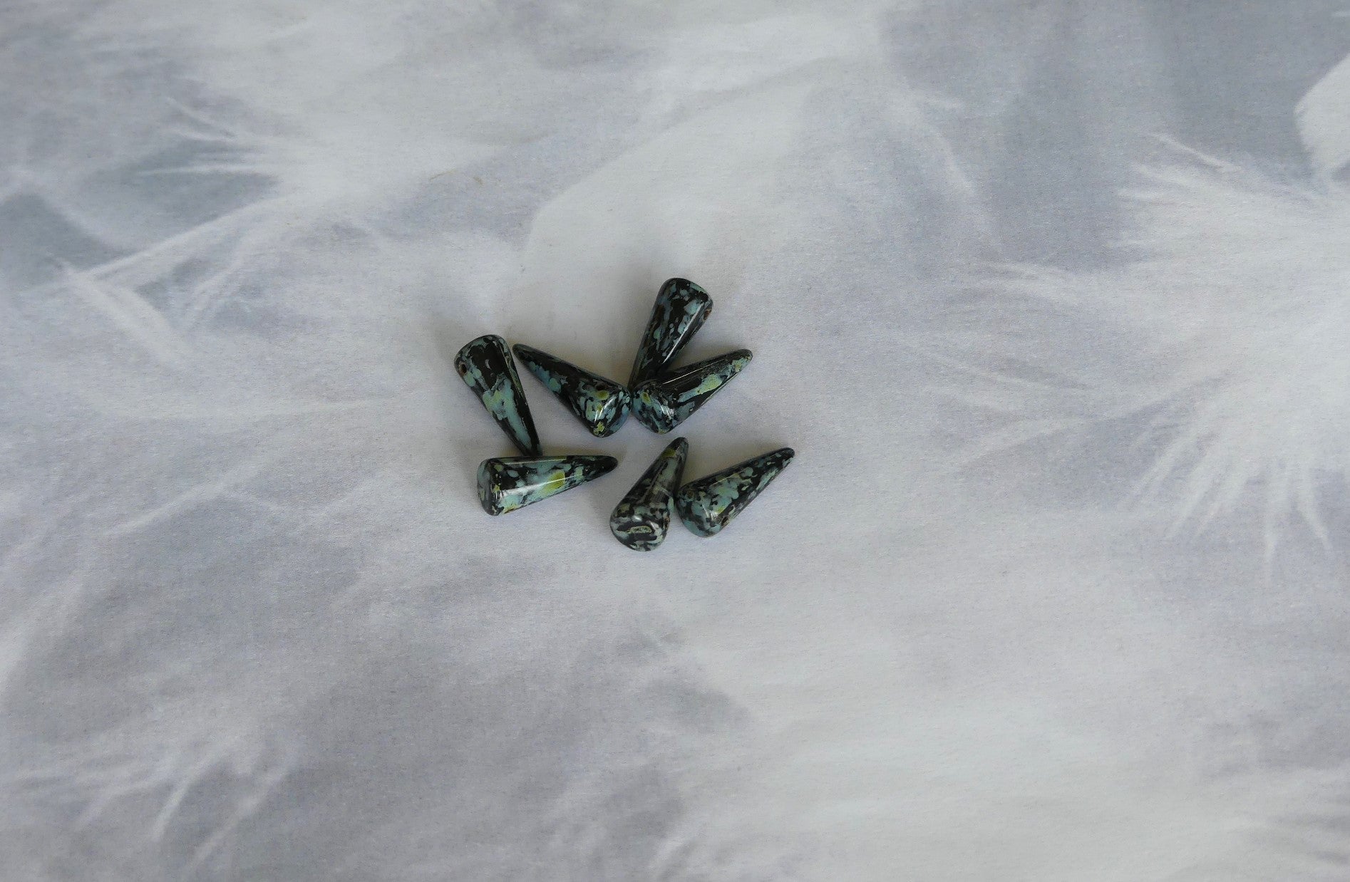 Perle Pointe en verre pressé - Noir moucheté - 1pce