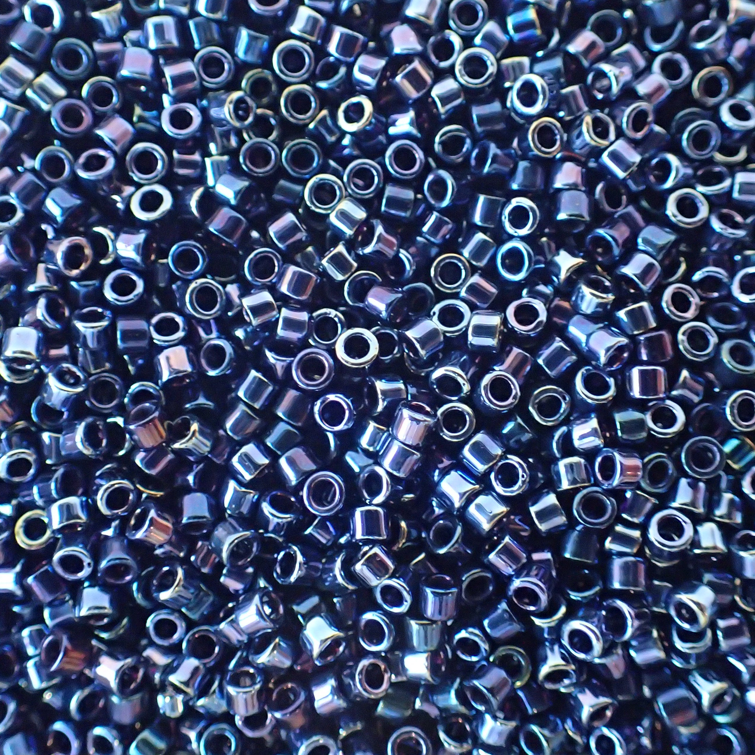 Delica 11 - Gris métallique irisé (4 g)