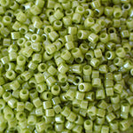 Delica 11 - Chartreuse lustrée Opaque (4 g)