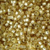 Delica 11 - Vert jaune semi-givrée teintée argentée (4 g)