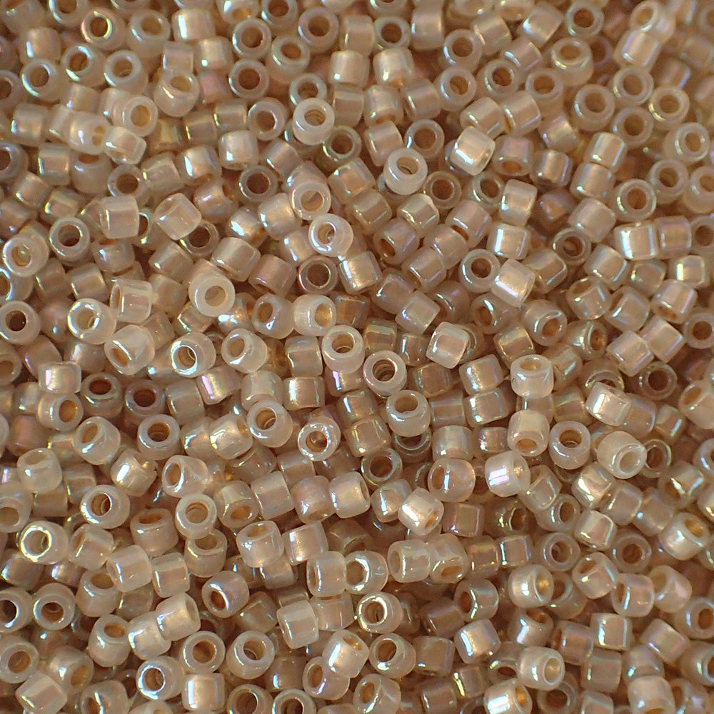 Delica 11 - Opale doublée de beige AB (4 g)