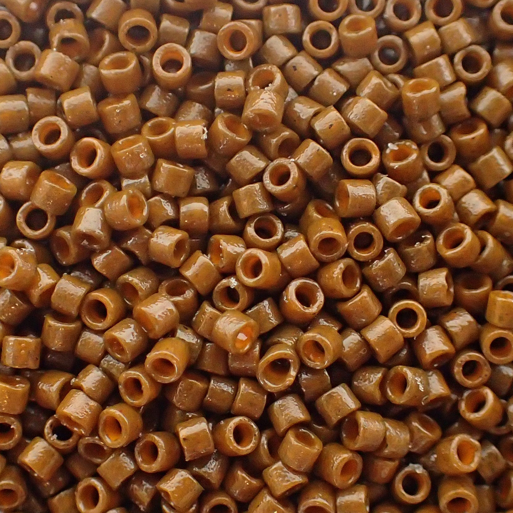 Delica 11 - Perle de verre intérieur en soie teintée -Cognac    (4 g)