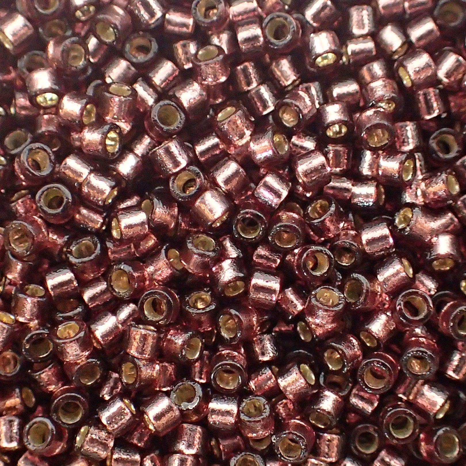 Delica 11 - Perle de verre de couleur naturelle - Rouge violet - Raisin  (4 g)